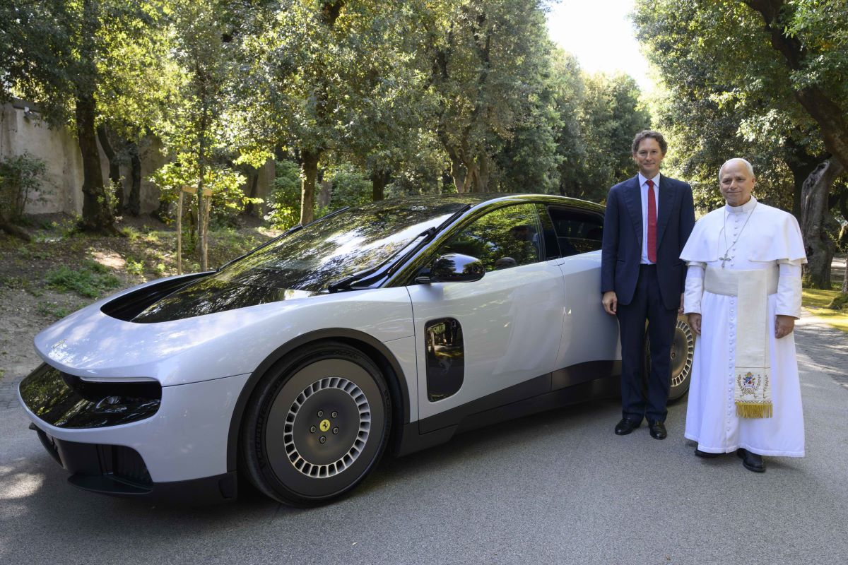 Ο Πάπας, η Luce και το πιο αμαρτωλό project της Ferrari