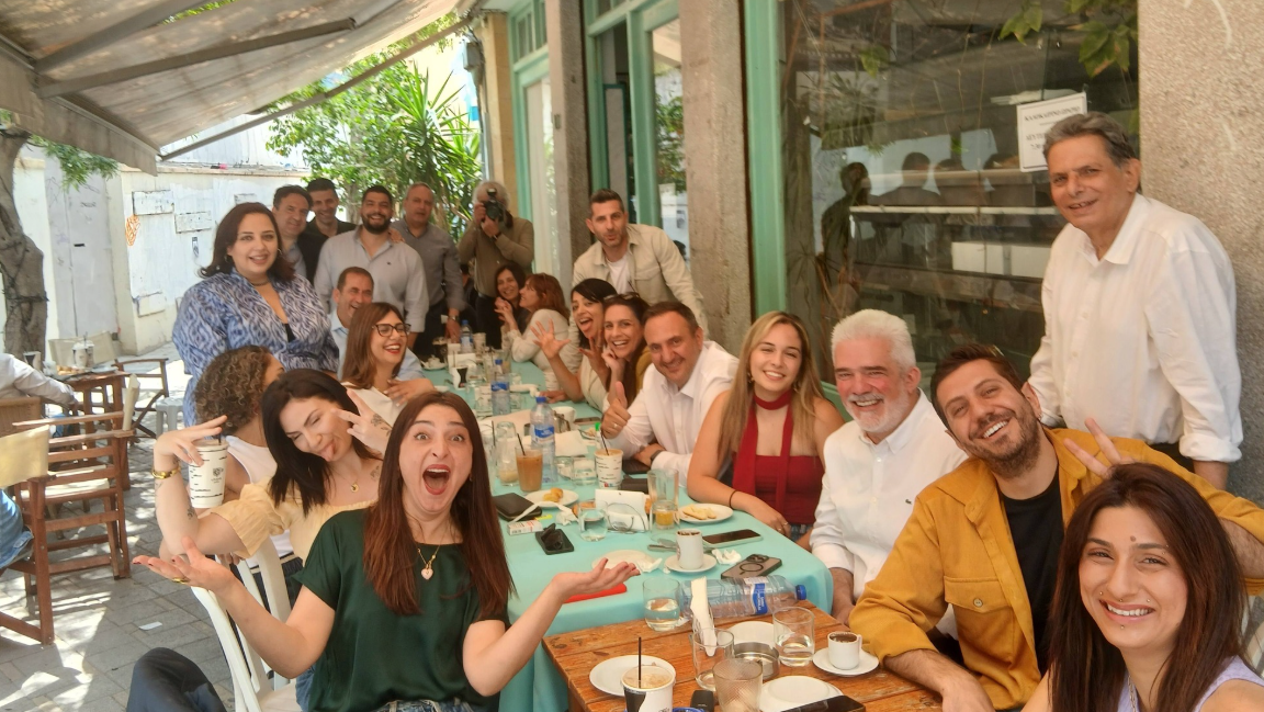 ΦΩΤΟ: Στην Παλιά Λευκωσία για καφέ Στέφανος Στεφάνου και υποψήφιοι του ΑΚΕΛ