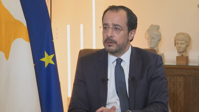 Ο ΠτΔ παρεμβαίνει ενόψει Βουλευτικών: Ανησυχεί για το νέο σκηνικό, σκέφτεται το Εθνικό και στέλνει μηνύματα προς πολιτικούς και πολίτες
