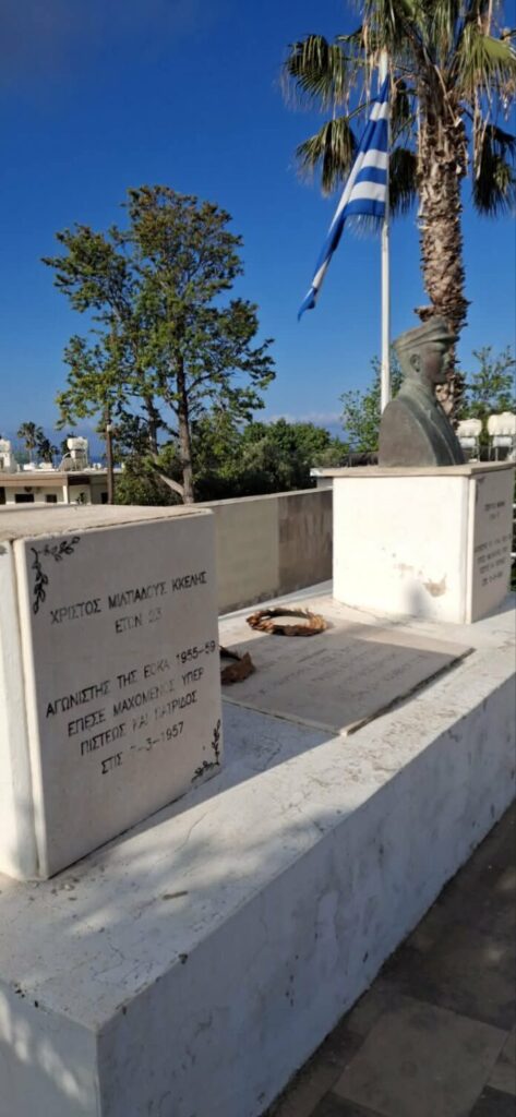 Αποτροπιασμός και θυμός: Το ΑΚΕΛ καταδικάζει την κλοπή προτομής ήρωα της ΕΟΚΑ
