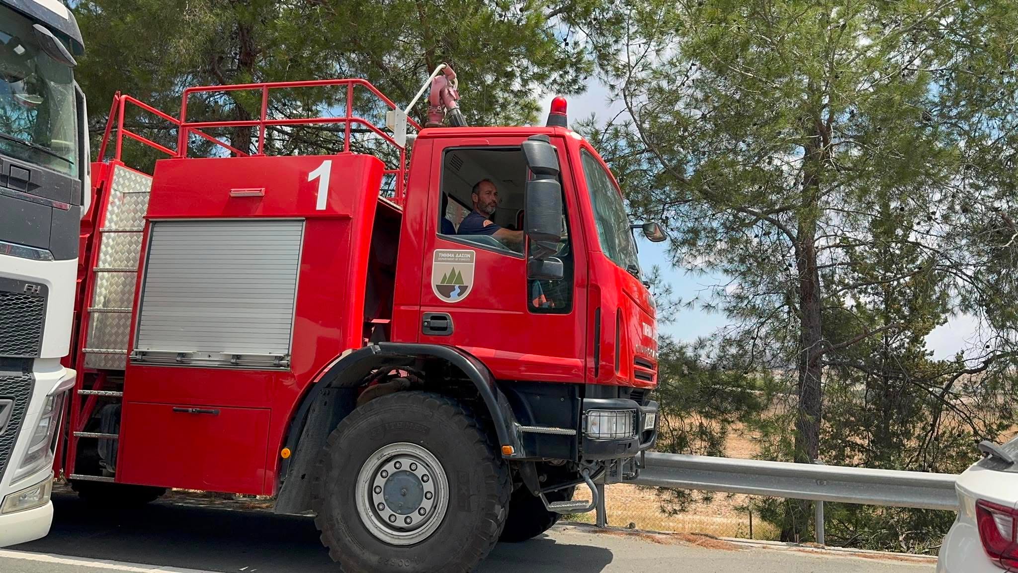 ΒΙΝΤΕΟ&ΦΩΤΟ: Πυρκαγιά στον αυτοκινητόδρομο, έκλεισε σημείο του δρόμου, ουρές χιλιομέτρων