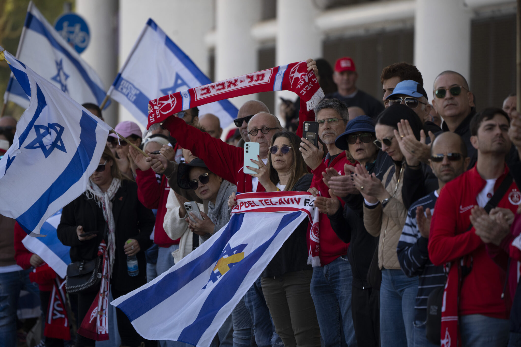 Διεκόπη λόγω πυραυλικής επίθεσης το Χάποελ Τελ Αβίβ-Χάποελ Ιερουσαλήμ – «Όλοι τηλεφωνούν στους αγαπημένους τους…» σημείωσε ο Ιτούδης