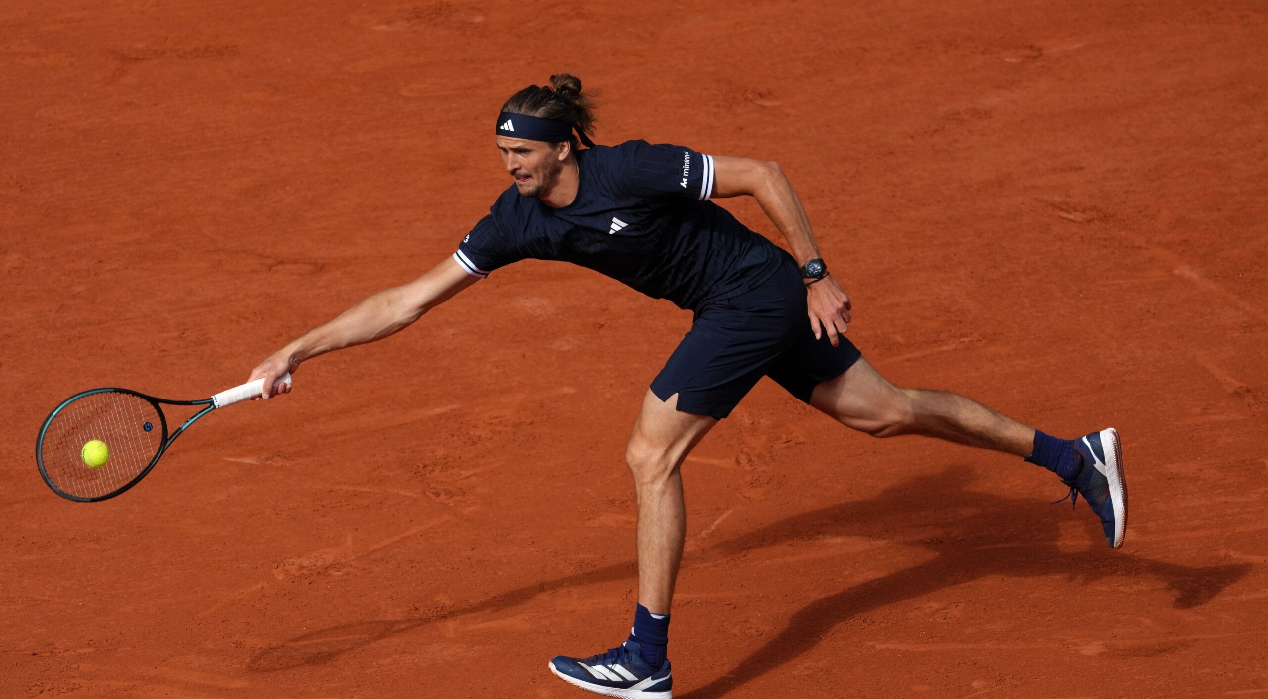 &Sigma;&tau;&omicron;&nu; &tau;&epsilon;&lambda;&iota;&kappa;ό &tau;&omicron;&upsilon; Roland Garros &omicron; &Zeta;&beta;έ&rho;&epsilon;&phi; &kappa;&alpha;&iota; &phi;&omicron;&upsilon;&lambda; &gamma;&iota;&alpha; &tau;&omicron;&nu; &pi;&rho;ώ&tau;&omicron; &tau;&omicron;&upsilon; Grand Slam &tau;ί&tau;&lambda;&omicron;