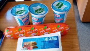 ΦΩΤΟ: Ψώνισαν αϊράνι, γιαούρτι, σαλάμι και κοτόπουλο και προσπάθησαν να περάσουν το οδόφραγμα