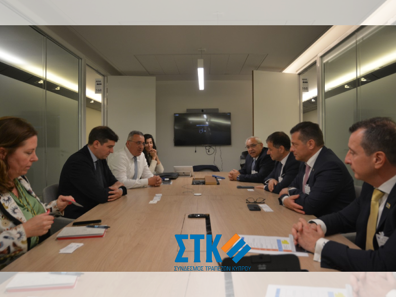 &Mu;. &Sigma;&kappa;&alpha;&nu;&delta;ά&lambda;&eta;&sigmaf;: &Sigma;&tau;&eta;&nu; &omicron;&iota;&kappa;&omicron;&nu;&omicron;&mu;&iota;&kappa;ή &epsilon;&lambda;ί&tau; &tau;&eta;&sigmaf; &Epsilon;&upsilon;&rho;ώ&pi;&eta;&sigmaf; &eta; &Kappa;ύ&pi;&rho;&omicron;&sigmaf; &mu;&epsilon; &tau;&eta; &sigma;&phi;&rho;&alpha;&gamma;ί&delta;&alpha; &tau;&omega;&nu; &delta;&iota;&epsilon;&theta;&nu;ώ&nu; &omicron;ί&kappa;&omega;&nu;