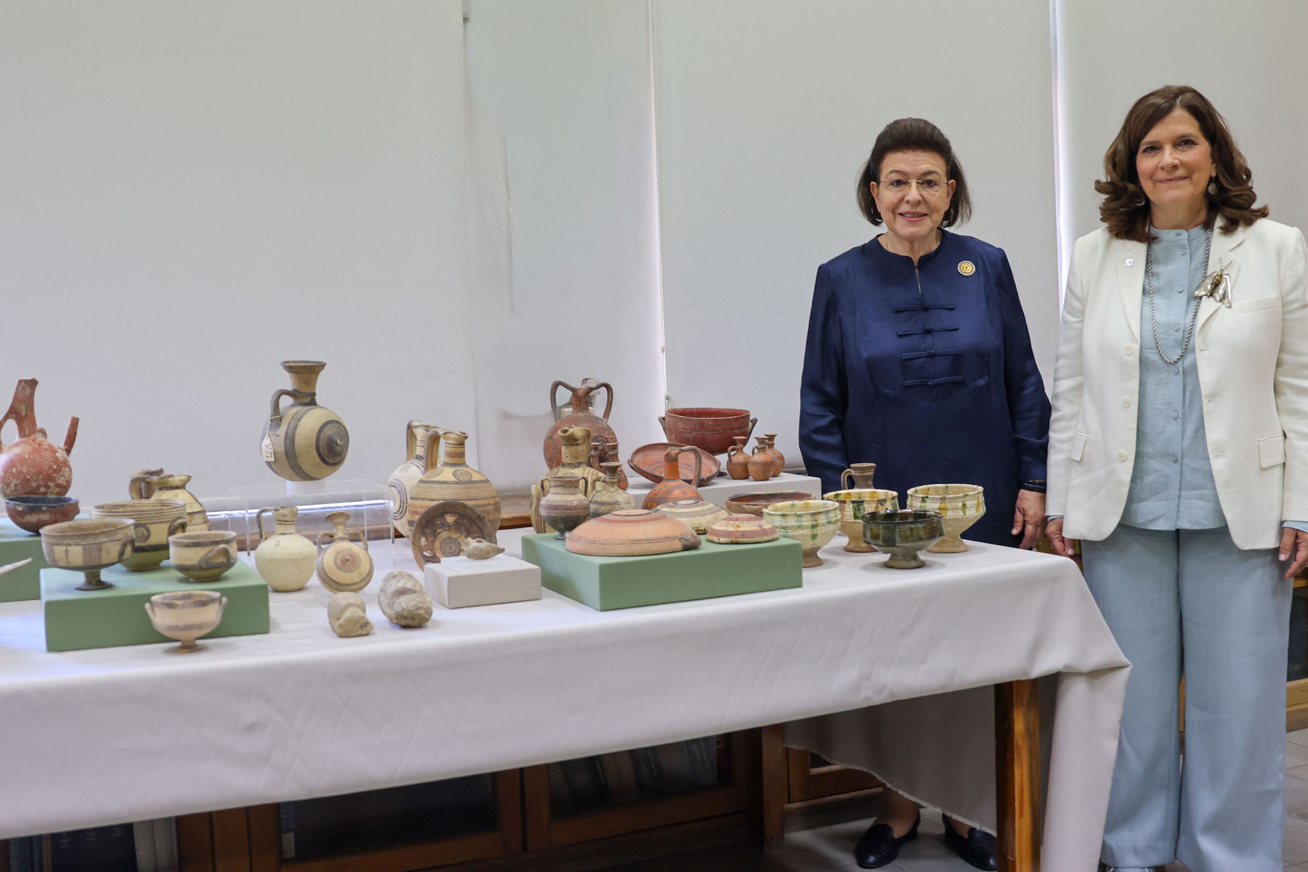 &Epsilon;&pi;&alpha;&nu;&alpha;&pi;&alpha;&tau;&rho;ί&sigma;&tau;&eta;&kappa;&alpha;&nu; 48 &kappa;&upsilon;&pi;&rho;&iota;&alpha;&kappa;έ&sigmaf; &alpha;&rho;&chi;&alpha;&iota;ό&tau;&eta;&tau;&epsilon;&sigmaf; &alpha;&pi;ό &tau;&eta;&nu; &Epsilon;&lambda;&lambda;ά&delta;&alpha;