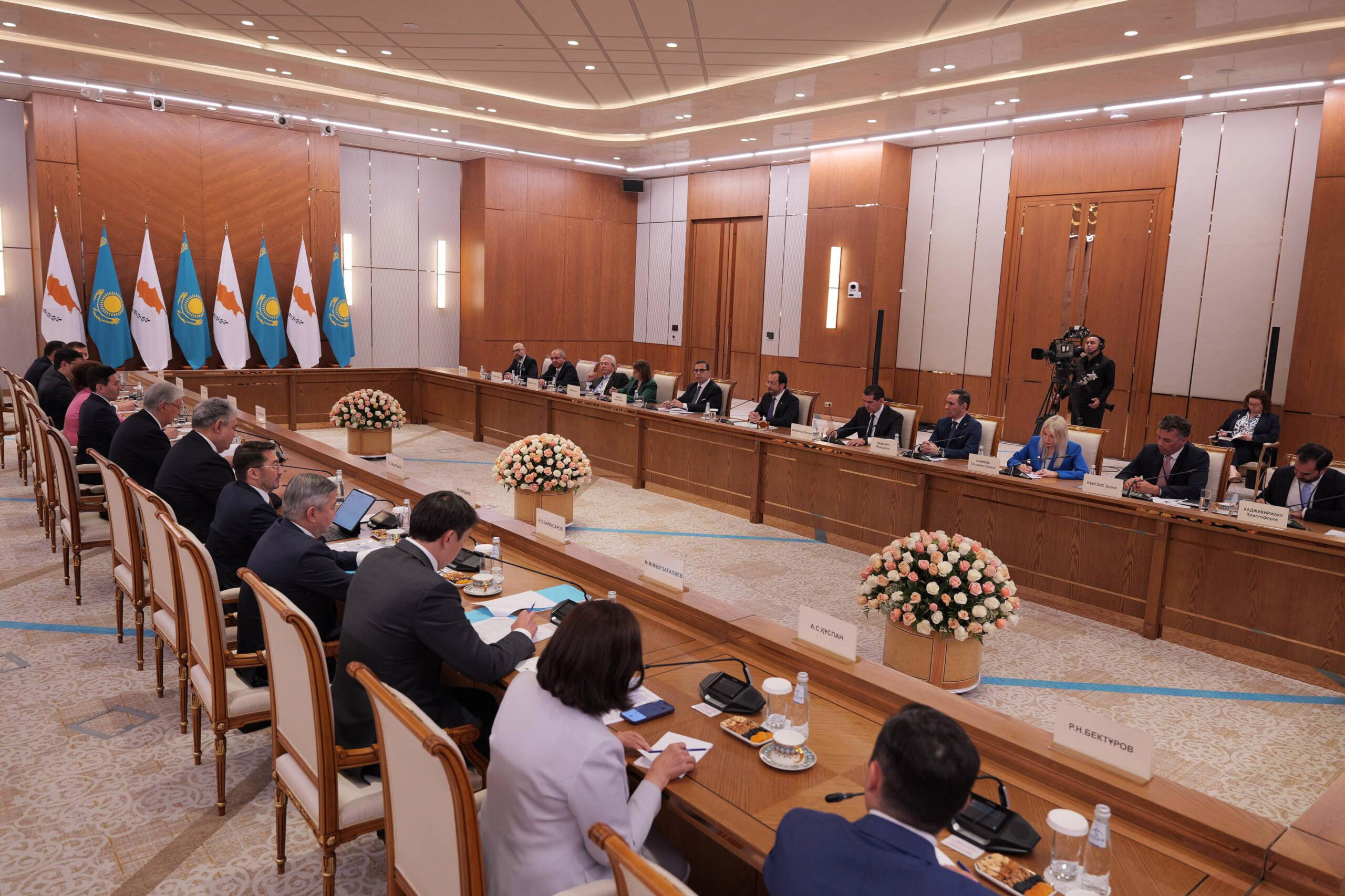 &Sigma;&eta;&mu;&alpha;&nu;&tau;&iota;&kappa;ό&sigmaf; &sigma;&tau;&rho;&alpha;&tau;&eta;&gamma;&iota;&kappa;ό&sigmaf; &epsilon;&tau;&alpha;ί&rho;&omicron;&sigmaf; &tau;&omicron; &Kappa;&alpha;&zeta;&alpha;&kappa;&sigma;&tau;ά&nu; &gamma;&iota;&alpha; &tau;&eta;&nu; &Kappa;ύ&pi;&rho;&omicron; &lambda;έ&epsilon;&iota; &omicron; &Pi;&rho;ό&epsilon;&delta;&rho;&omicron;&sigmaf;