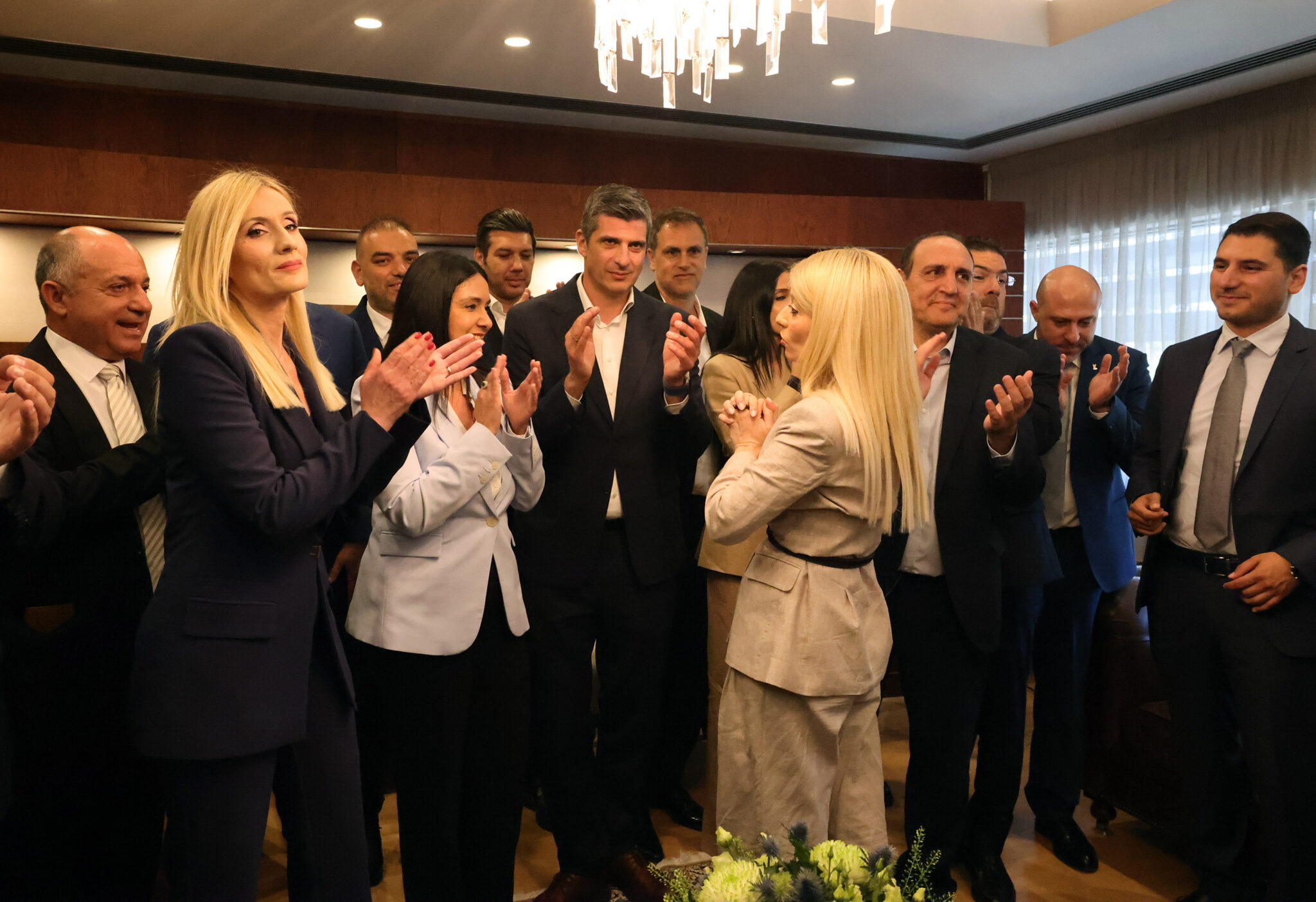 Τα συγχαρητήρια στην Αννίτα: Τι υποσχέθηκαν τα κόμματα στη νέα Πρόεδρο της Βουλής
