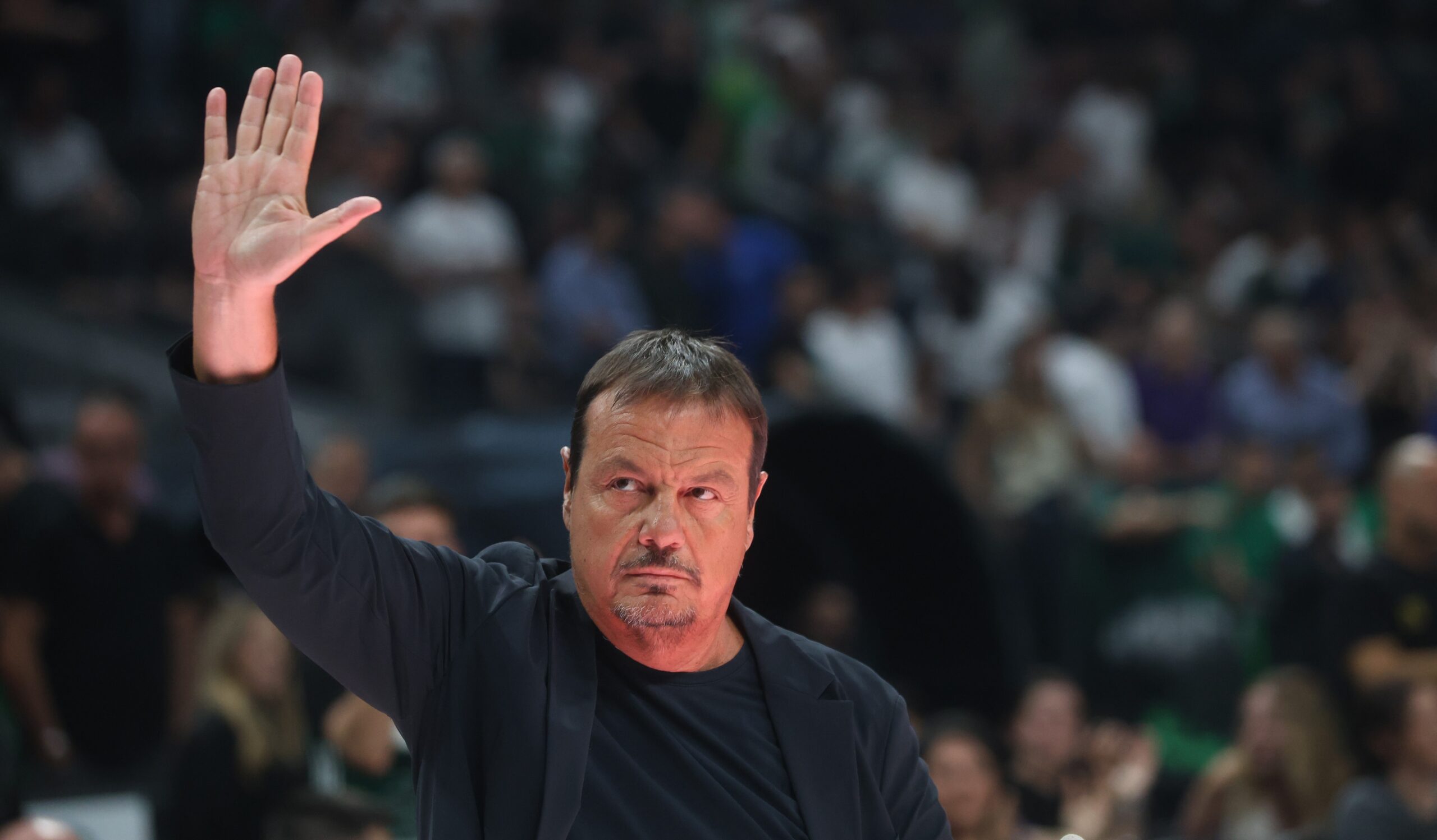 «Θέλω τον ίδιο σεβασμό στο ΣΕΦ – Μόνο εμείς παίρνουμε τεχνική ποινή»: Η απάντηση Αταμάν για Μπαρτζώκα και διαιτητές