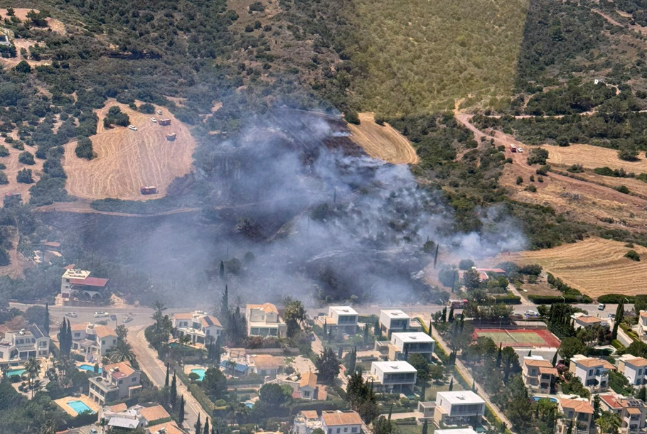 &Phi;&Omega;&Tau;&Omicron;: &Delta;ί&pi;&lambda;&alpha; &alpha;&pi;ό &sigma;&pi;ί&tau;&iota;&alpha; &laquo;&sigma;&tau;&alpha;&mu;ά&tau;&eta;&sigma;&epsilon;&raquo; &eta; &phi;&omega;&tau;&iota;ά &sigma;&tau;&eta;&nu; &epsilon;&pi;&alpha;&rho;&chi;ί&alpha; &Pi;ά&phi;&omicron;&upsilon;