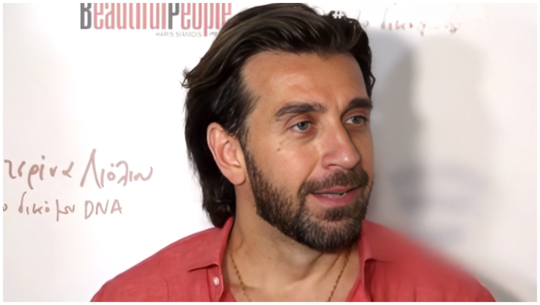 Θάνος Πετρέλης: «Θα δεχτώ το κοπλιμέντο ότι μοιάζω με αρχαίο Έλληνα»