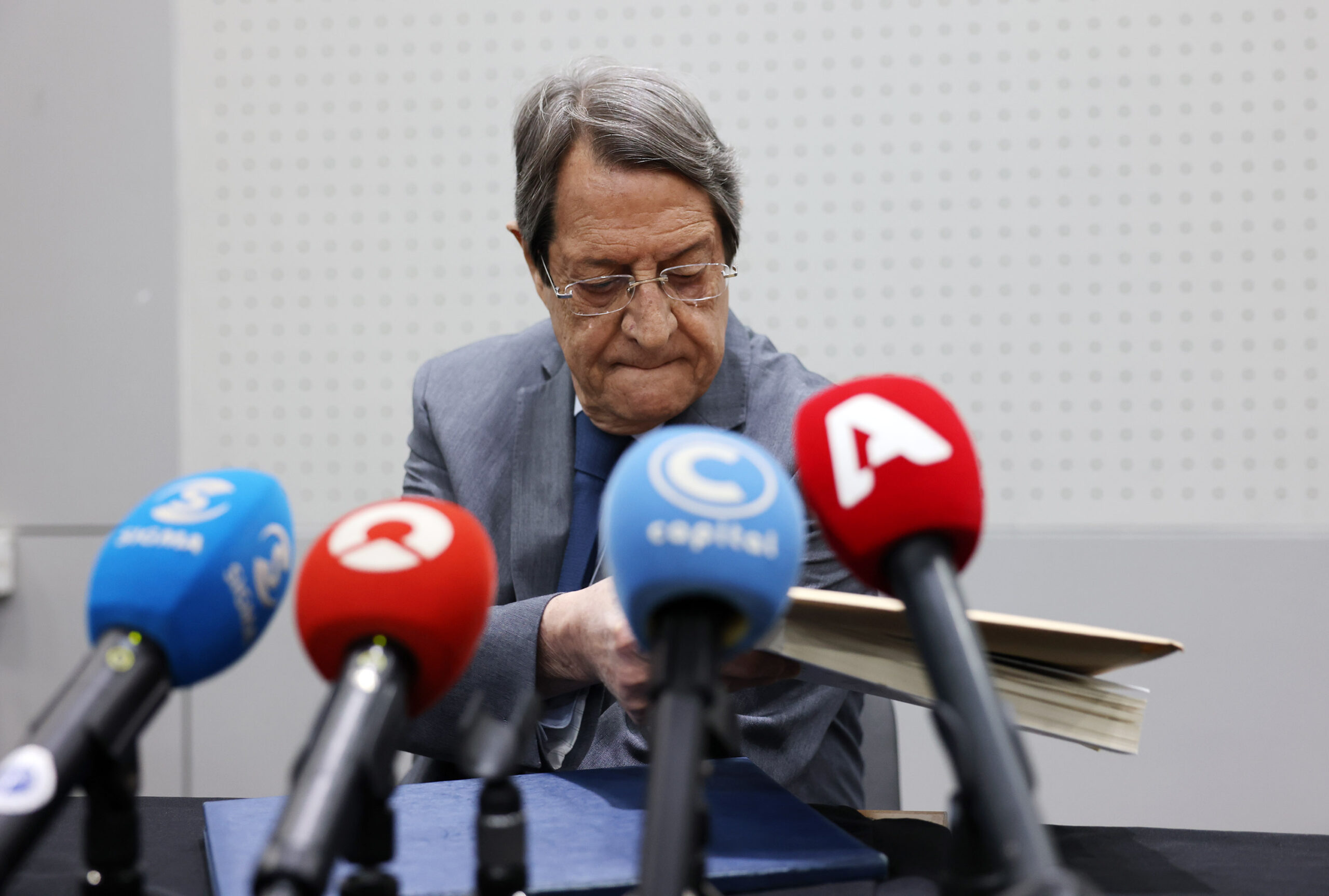 &Gamma;&iota;&alpha;&tau;ί &alpha;&pi;&omicron;&phi;ά&sigma;&iota;&sigma;&epsilon; &nu;&alpha; &kappa;ά&nu;&epsilon;&iota; &beta;ή&mu;&alpha; &pi;ί&sigma;&omega; &alpha;&pi;ό &tau;&omicron;&nu; &Delta;&Eta;&Sigma;&Upsilon; &omicron; &Alpha;&nu;&alpha;&sigma;&tau;&alpha;&sigma;&iota;ά&delta;&eta;&sigmaf;, &tau;&omicron; &pi;&alpha;&rho;&alpha;&sigma;&kappa;ή&nu;&iota;&omicron; &kappa;&alpha;&iota; &omicron;&iota; &pi;&iota;έ&sigma;&epsilon;&iota;&sigmaf;