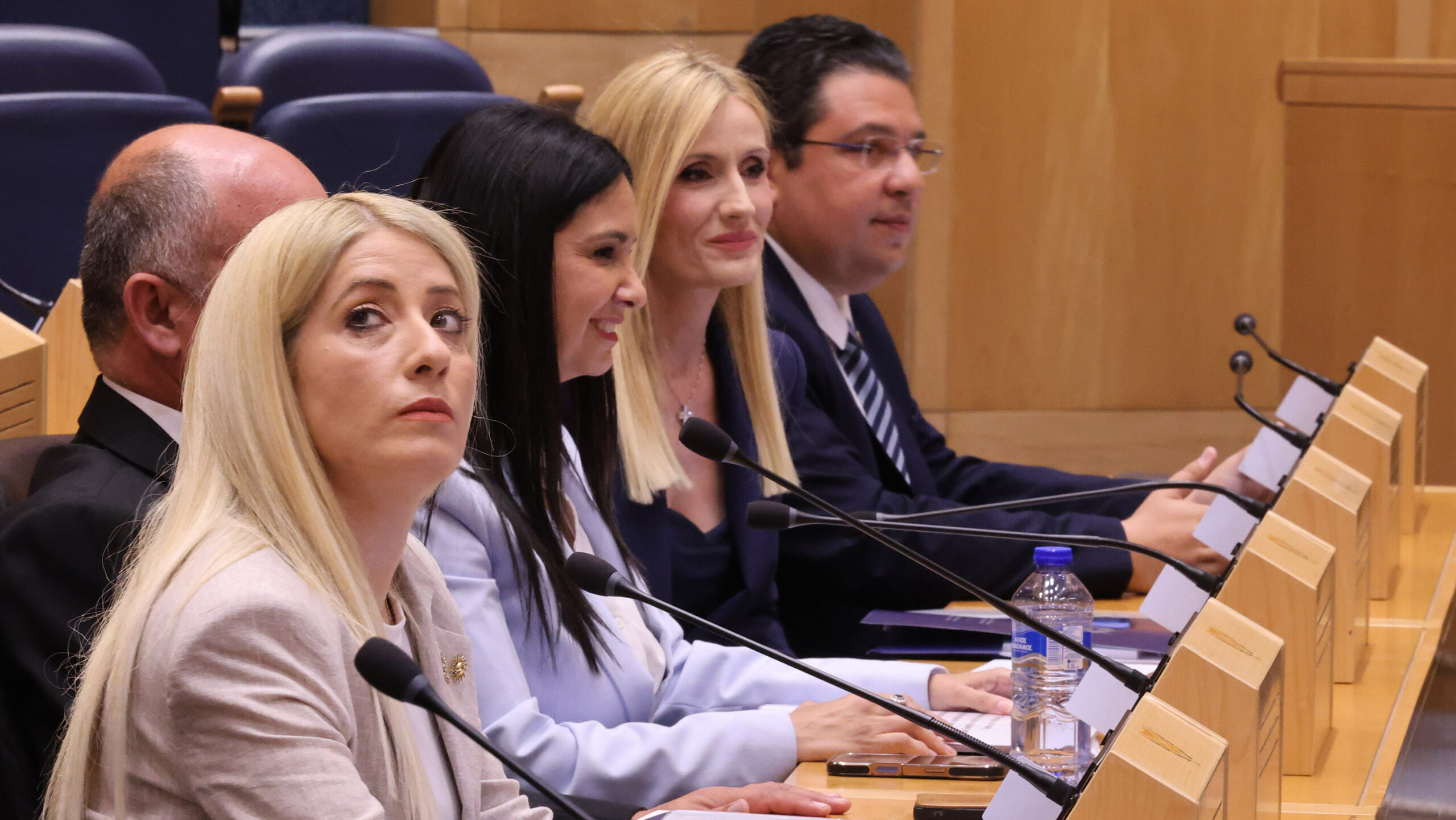 &Tau;&rho;ί&alpha; &tau;&alpha; &alpha;&pi;&epsilon;&iota;&lambda;&eta;&tau;&iota;&kappa;ά email &kappa;&alpha;&tau;ά &Alpha;&nu;&nu;ί&tau;&alpha;&sigmaf;: &Delta;&iota;&epsilon;&rho;&epsilon;&upsilon;&nu;ά &kappa;&alpha;&iota; &lambda;&alpha;&mu;&beta;ά&nu;&epsilon;&iota; &mu;έ&tau;&rho;&alpha; &eta; &Alpha;&sigma;&tau;&upsilon;&nu;&omicron;&mu;ί&alpha; &gamma;&iota;&alpha; &tau;&eta;&nu; &upsilon;&pi;ό&theta;&epsilon;&sigma;&eta;