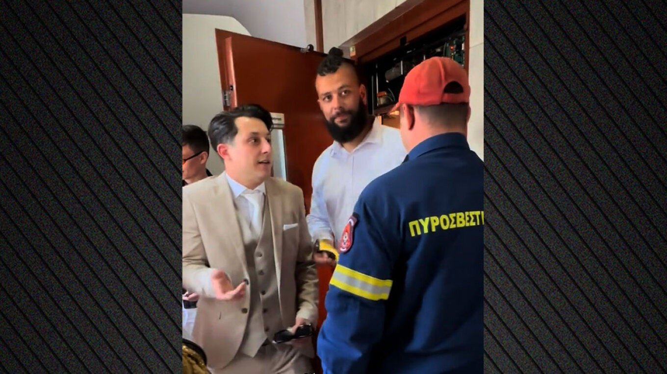 ΒΙΝΤΕΟ: Γαμπρός στην Ξάνθη κόλλησε στο ασανσέρ με πέντε φίλους του πηγαίνοντας στην εκκλησία