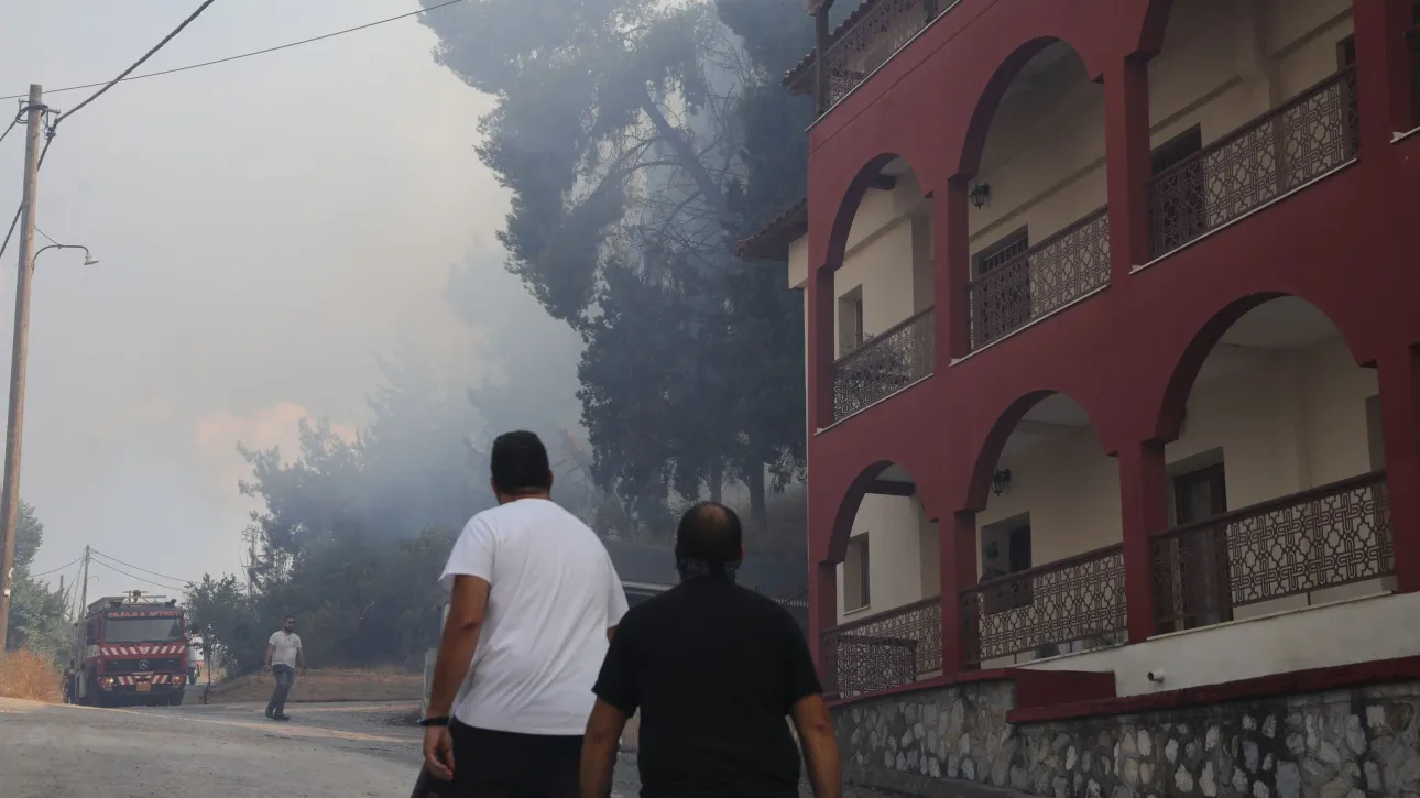 Τραγωδία στο Δερβένι: Εντοπίστηκε και δεύτερη σορός μετά τη μεγάλη φωτιά