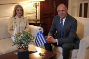 Κυπριακό αλλά και ζητήματα που αφορούν το ευρωπαϊκό πλαίσιο στη συνάντηση ΠτΒ με ΥΠΕΞ Ελλάδος