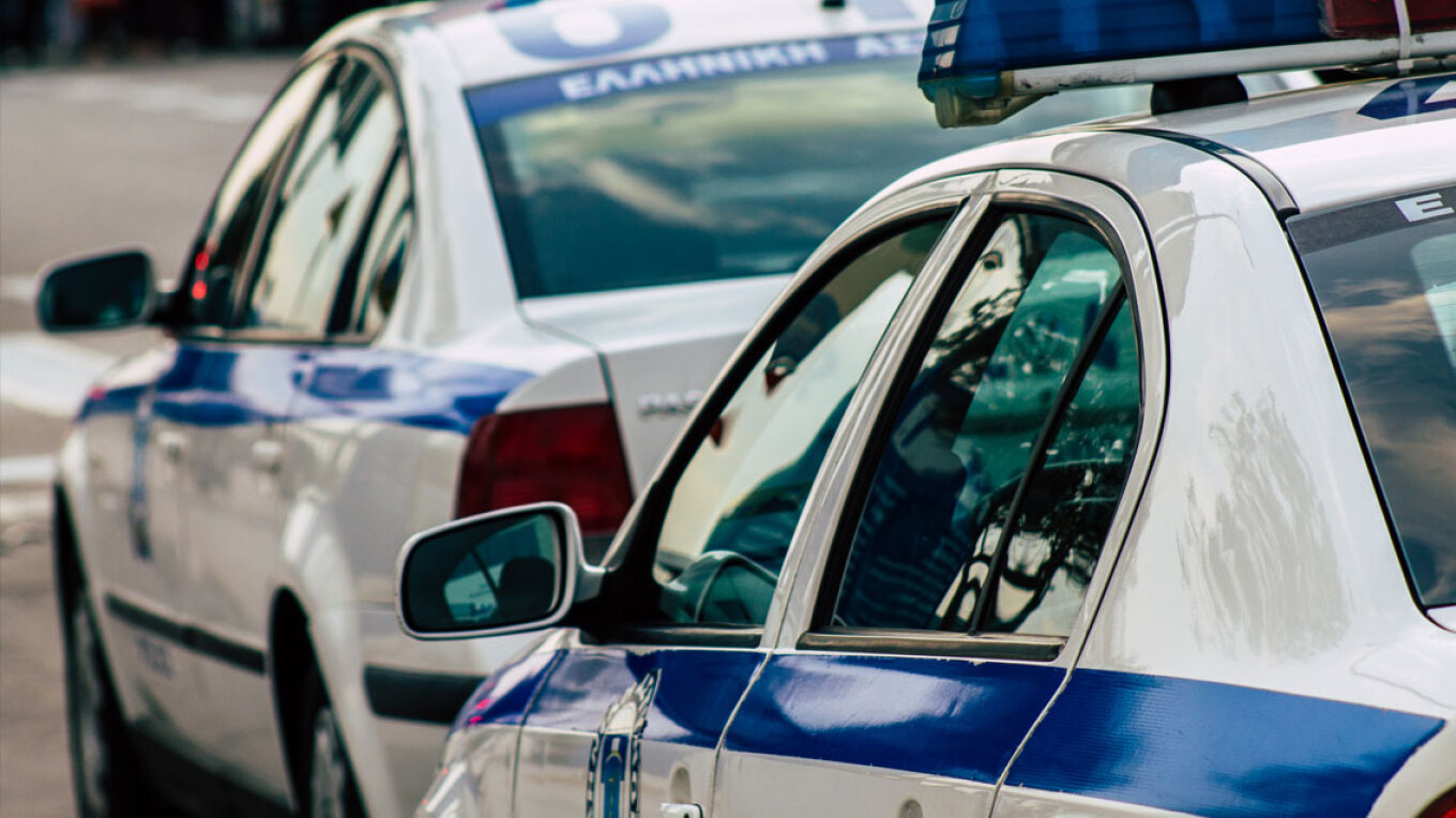 Μεγάλη αστυνομική επιχείρηση στην Αττική: Οκτώ συλλήψεις για κύκλωμα ναρκωτικών και όπλων