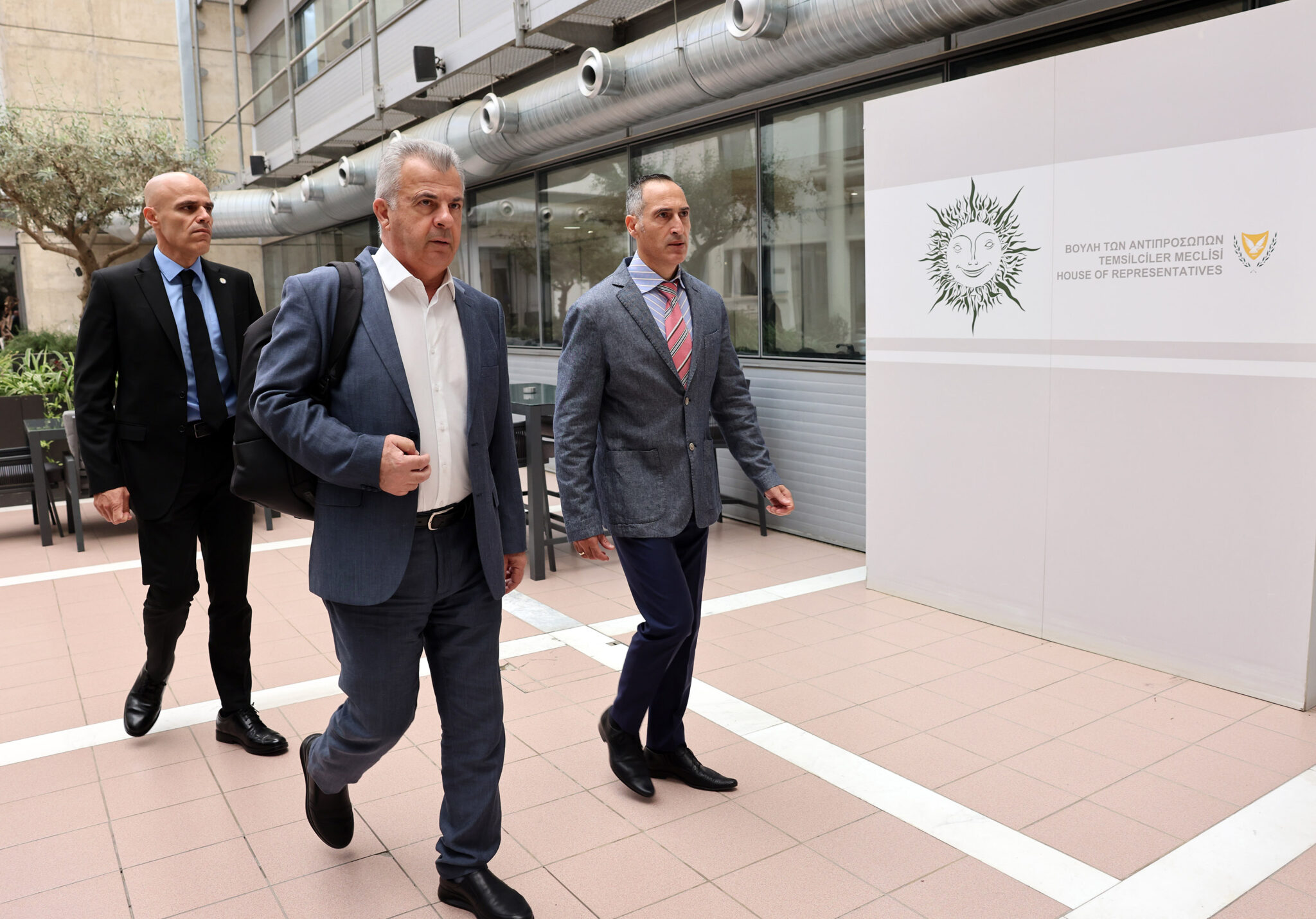 «Αν δεν το επιτρέπει ο νόμος, θα τον αλλάξουμε»: Τι έρχεται για πρόστιμα, παρακολουθήσεις κι οργανωμένο έγκλημα