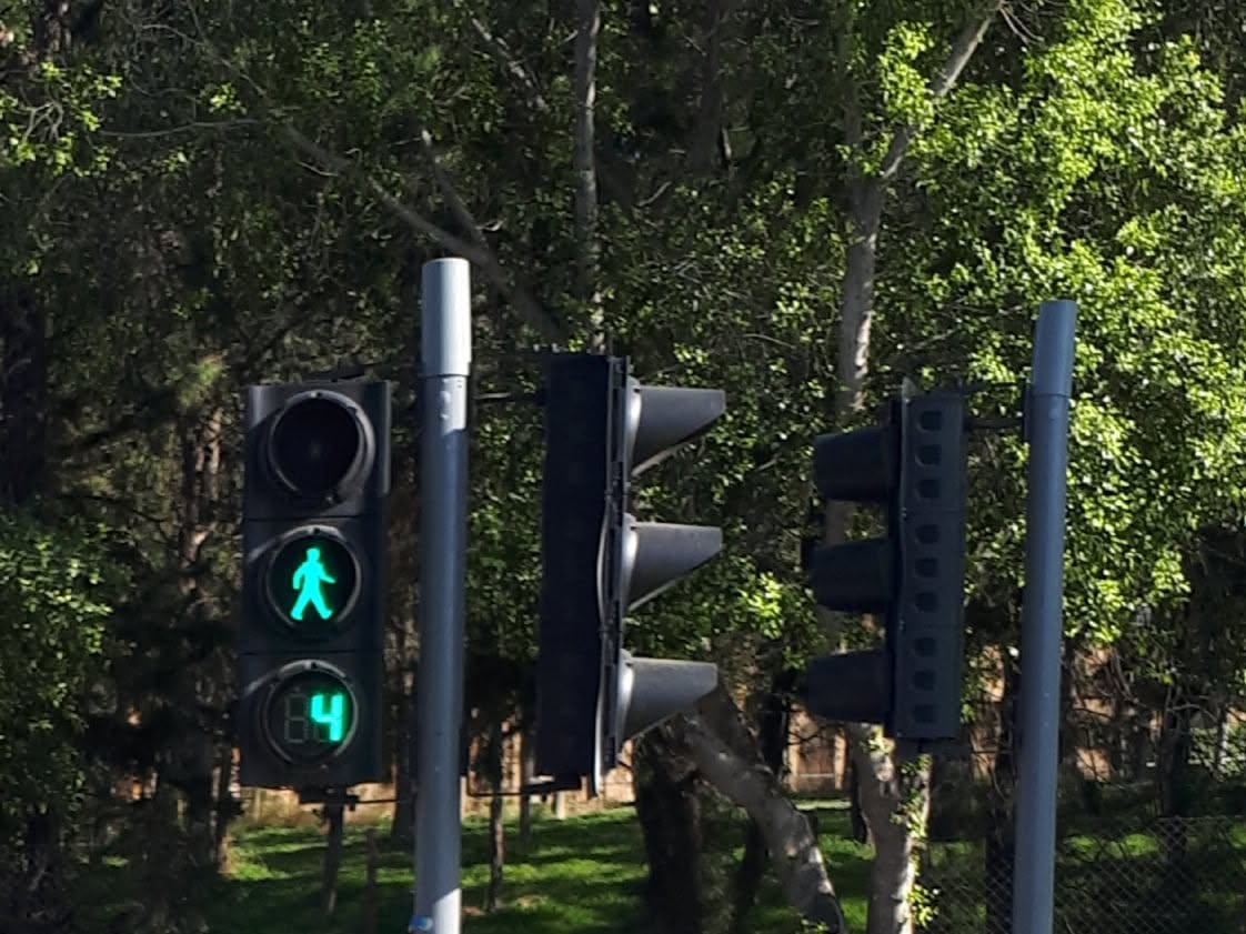 Σε λειτουργία νέες φωτοελεγχόμενες διασταυρώσεις στην Αραδίππου: Πού τοποθετήθηκαν, έρχονται κι άλλες