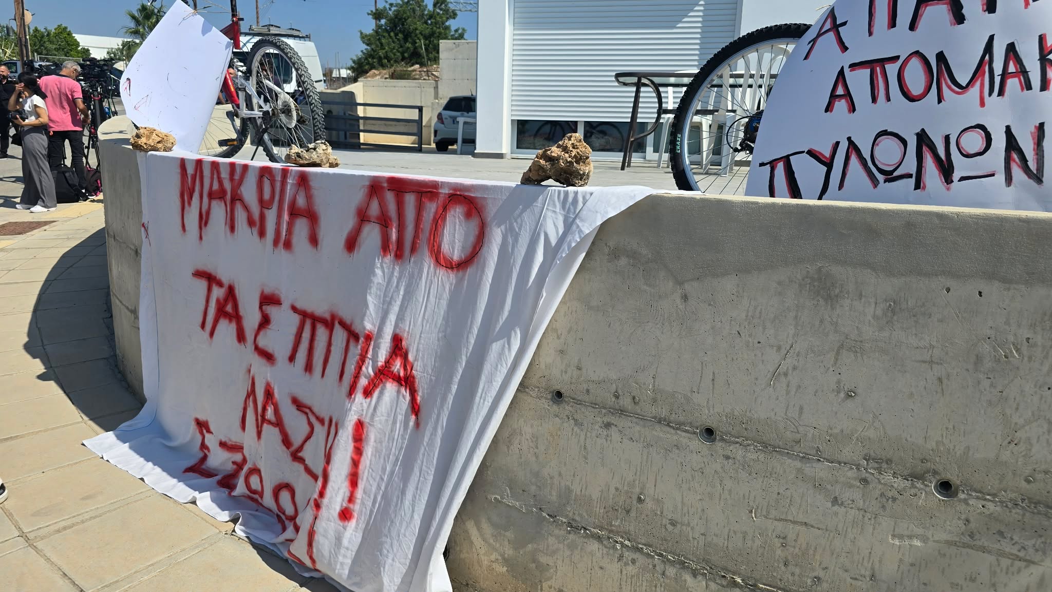 Προσωρινή μετακίνηση πυλώνων της ΑΗΚ από τη γειτονιά στα Πολεμίδια που διαμαρτυρήθηκε στον ΠτΔ