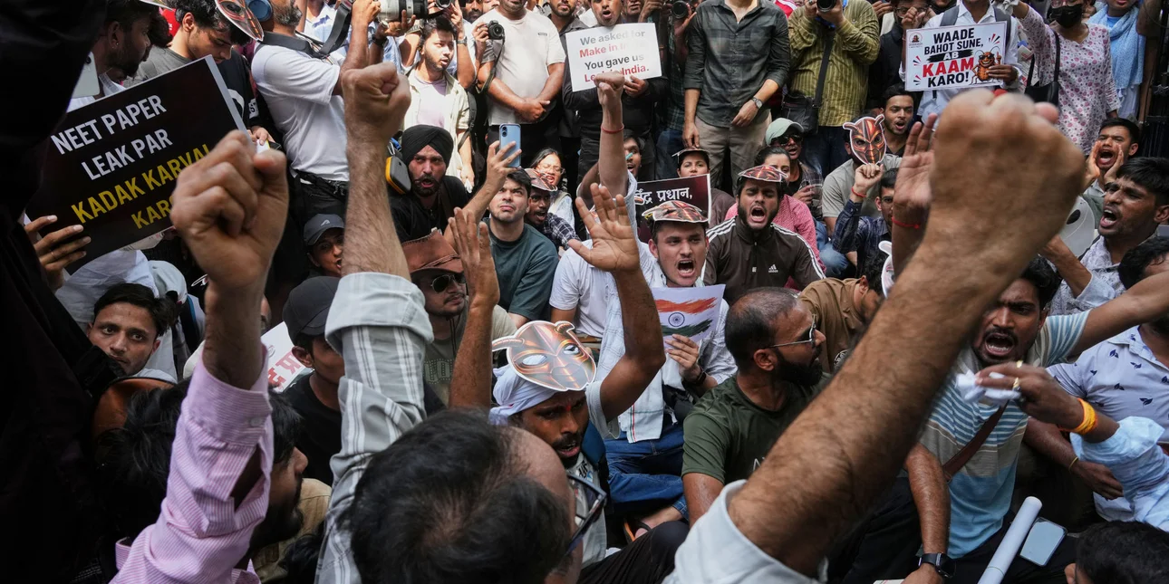 H εξέγερση των «Κατσαρίδων»: Νέοι διαδηλώνουν στο Νέο Δελχί κατά της ινδικής κυβέρνησης (ΒΙΝΤΕΟ)