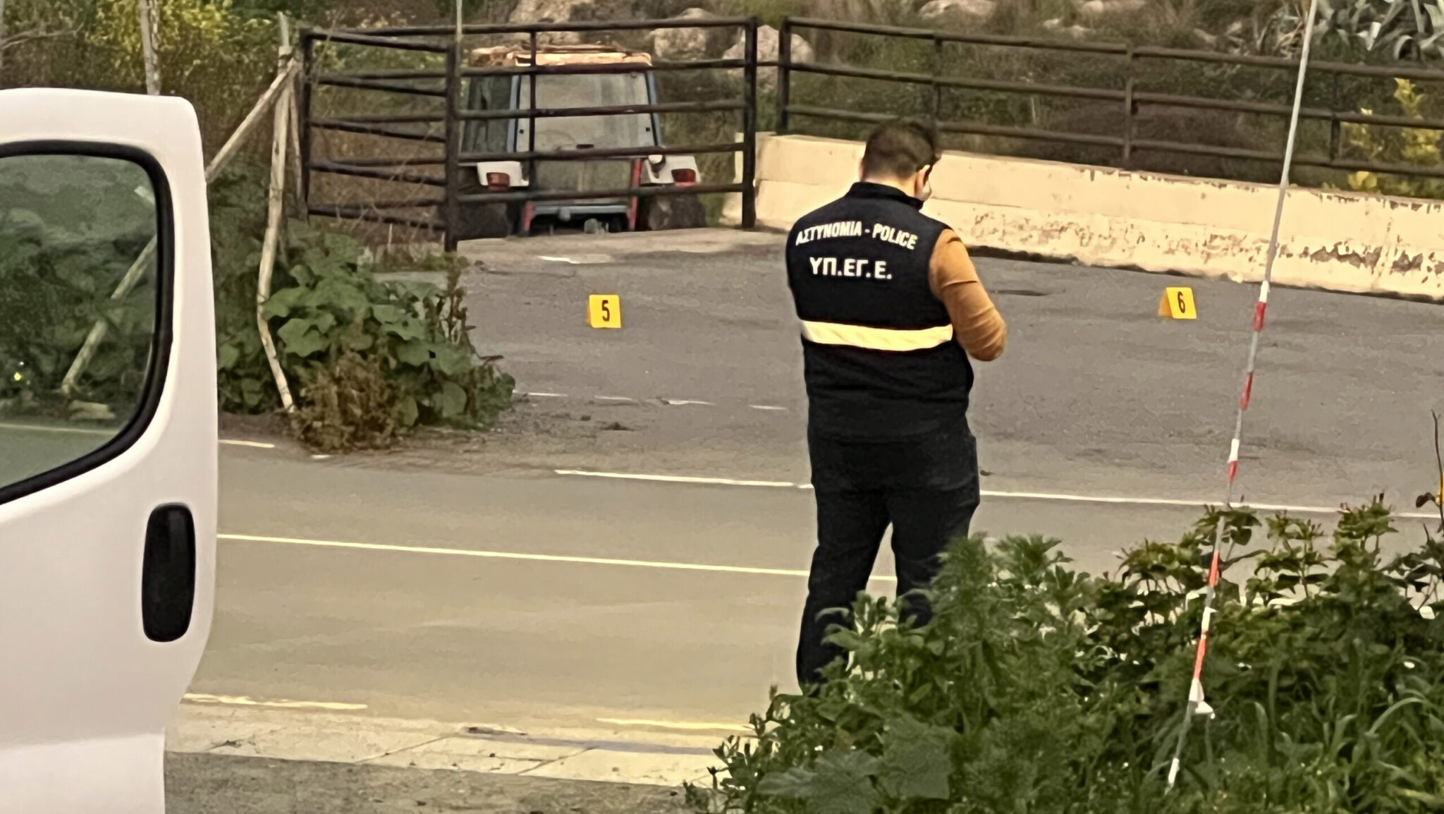 Με πιστόλι «γάζωσαν» το όχημα του γιατρού, σε πρόσωπα με τα οποία είχε οικονομικές διαφορές ψάχνουν τους δράστες