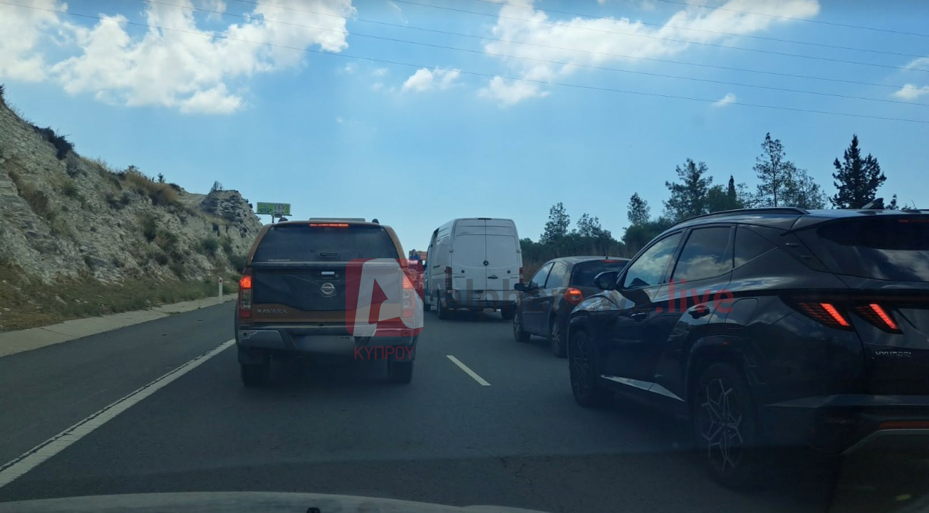 Δόθηκε στην κυκλοφορία ο αυτοκινητόδρομος Λευκωσίας-Λάρνακας, κατασβέστηκε η φωτιά