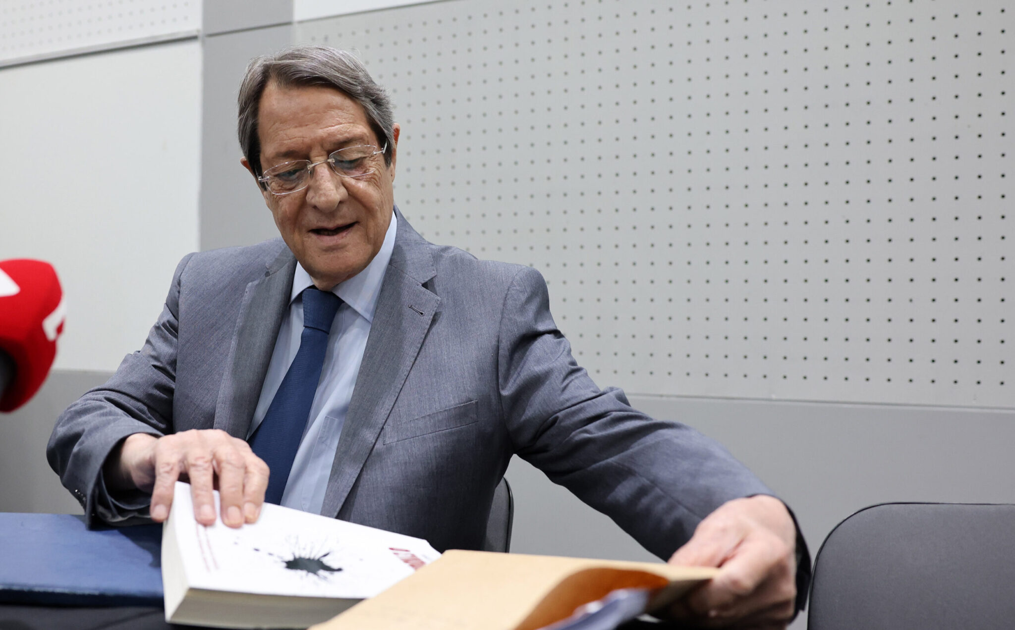 Τα ερωτήματα που άφησε αναπάντητα ο Αναστασιάδης: Τα κενά, οι σκιές και οι «γκρίζες ζώνες»