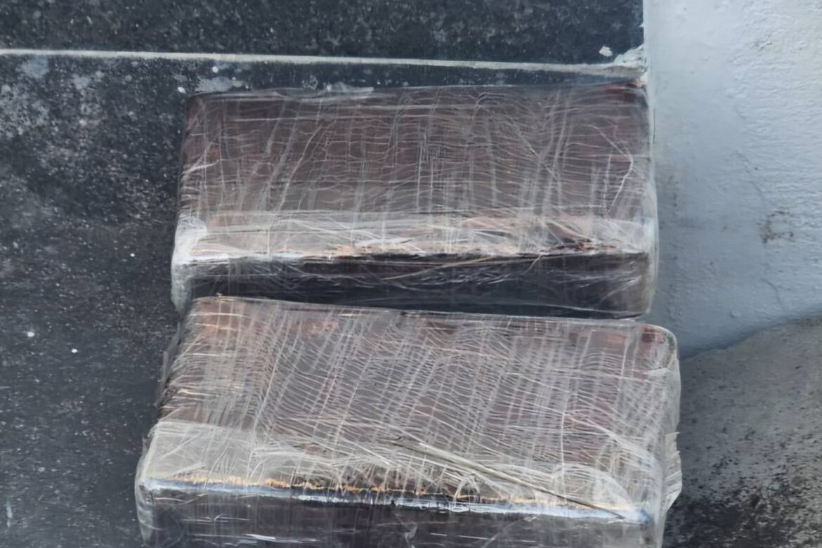 ΦΩΤΟ: Πάνω από 3kg κοκαΐνη βρήκε η ΥΚΑΝ σε οικία 36χρονου, η κρυψώνα που σκαρφίστηκε