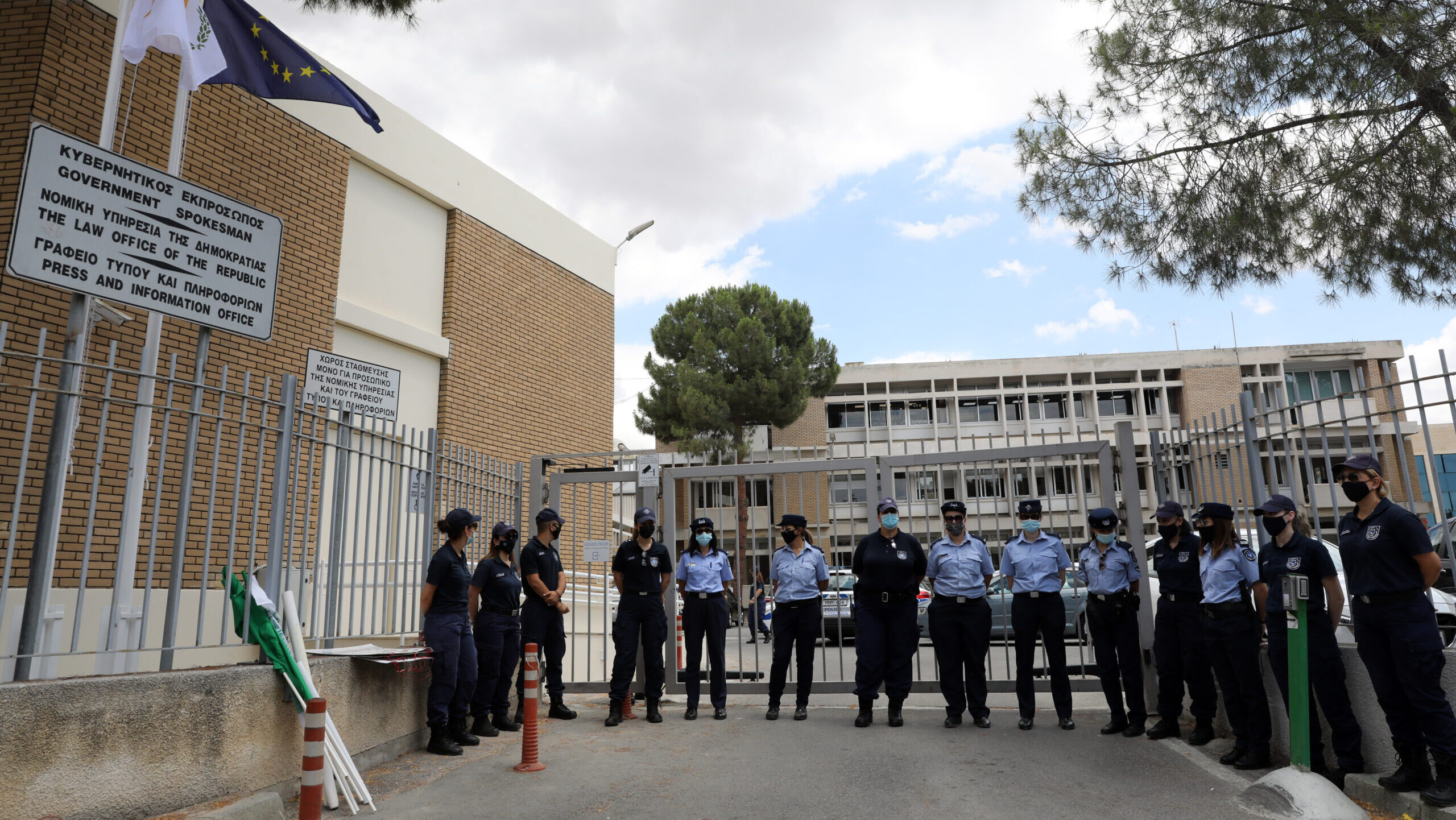 Έ&xi;&omega; &alpha;&pi;ό &tau;&eta; &Nu;&omicron;&mu;&iota;&kappa;ή &Upsilon;&pi;&eta;&rho;&epsilon;&sigma;ί&alpha; &Alpha;&Kappa;&Epsilon;&Lambda;-Volt: &Zeta;&eta;&tau;&omicron;ύ&nu; &pi;&alpha;&rho;&alpha;ί&tau;&eta;&sigma;&eta; &Sigma;&alpha;&beta;&beta;ί&delta;&eta; &kappa;&alpha;&iota; &Alpha;&gamma;&gamma;&epsilon;&lambda;ί&delta;&eta; &kappa;&alpha;&iota; &tau;&iota;&mu;&omega;&rho;ί&epsilon;&sigmaf; &gamma;&iota;&alpha; &tau;&omicron; &laquo;&Kappa;&rho;ά&tau;&omicron;&sigmaf; &Mu;&alpha;&phi;ί&alpha;&raquo;