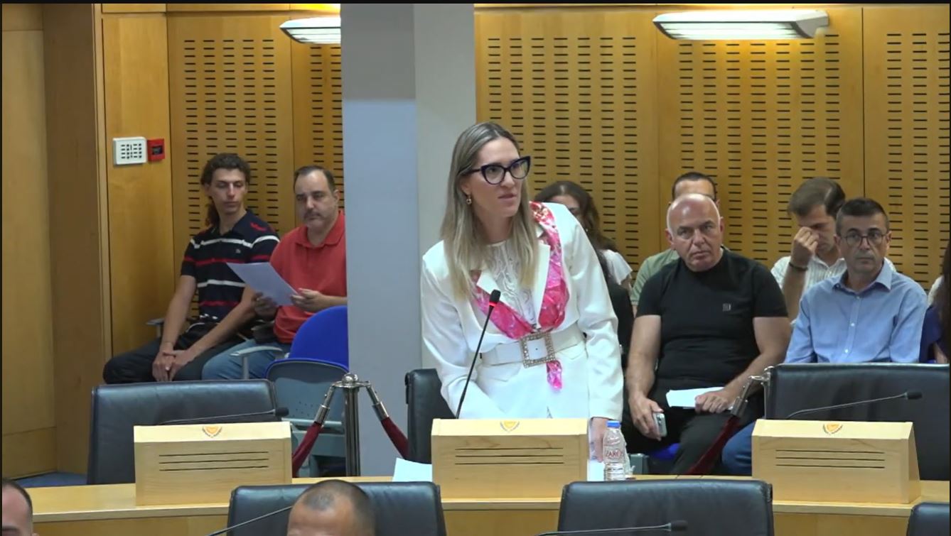 Με ψήφισμα στη Βουλή ζητά παραίτηση Σαββίδη και Αγγελίδη η «Άμεση Δημοκρατία»