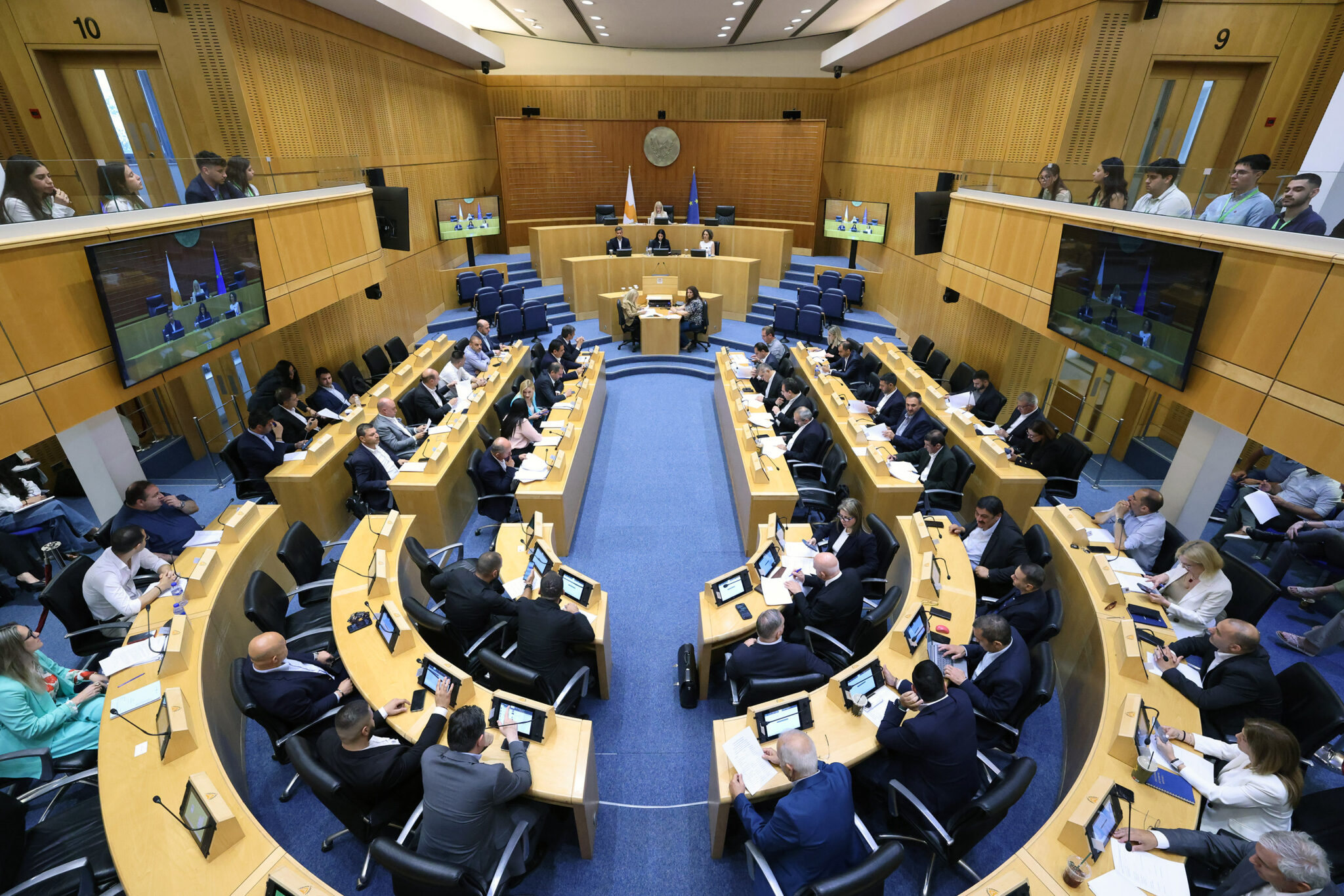 Ένταση με το «καλημέρα» στη Βουλή: Με αντιπαραθέσεις «κλείδωσαν» οι Προεδρίες των Επιτροπών και τα μέλη τους
