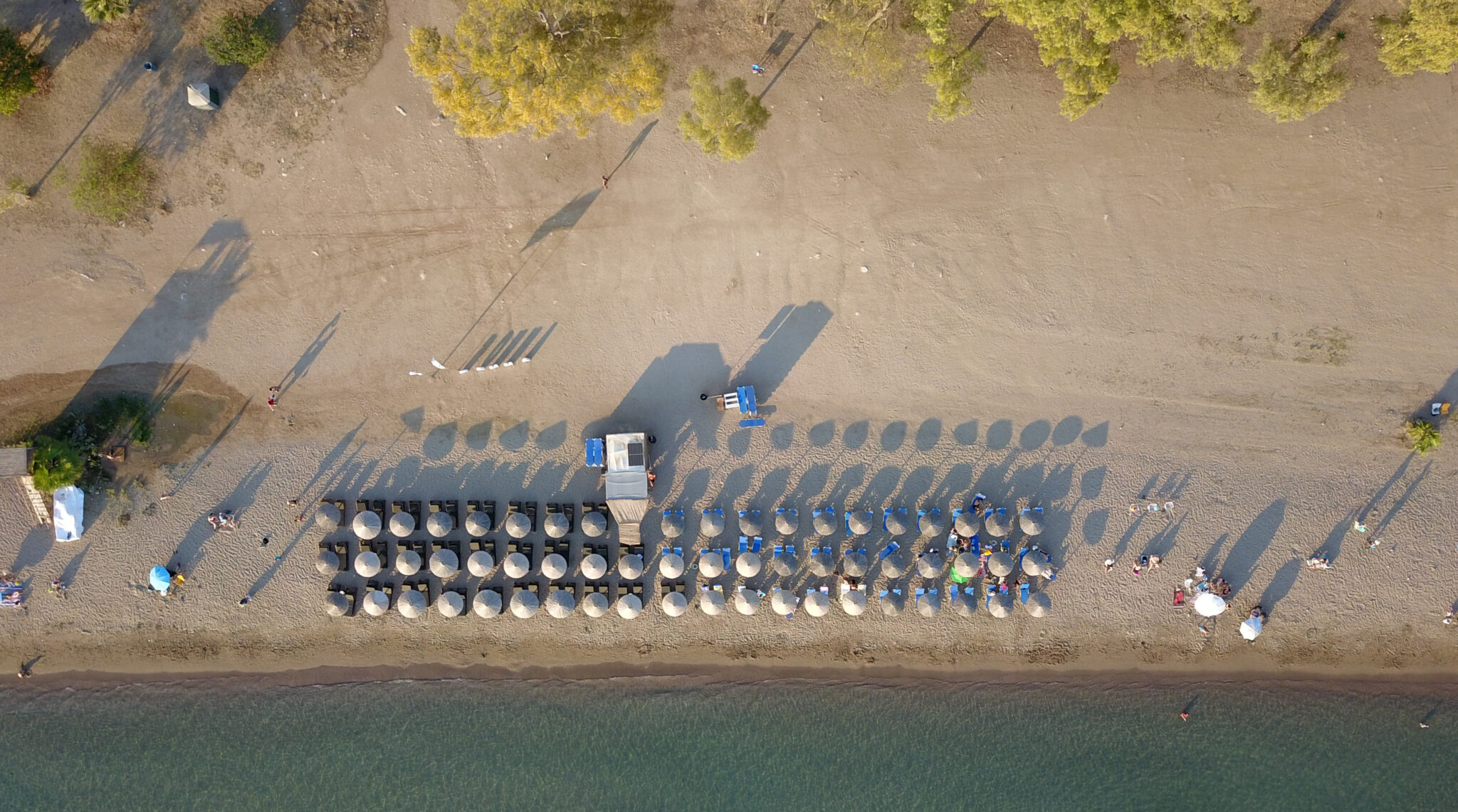 Προσωρινή απαγόρευση κολύμβησης λόγω διαρροής λυμάτων σε παραλία της Χαλκιδικής