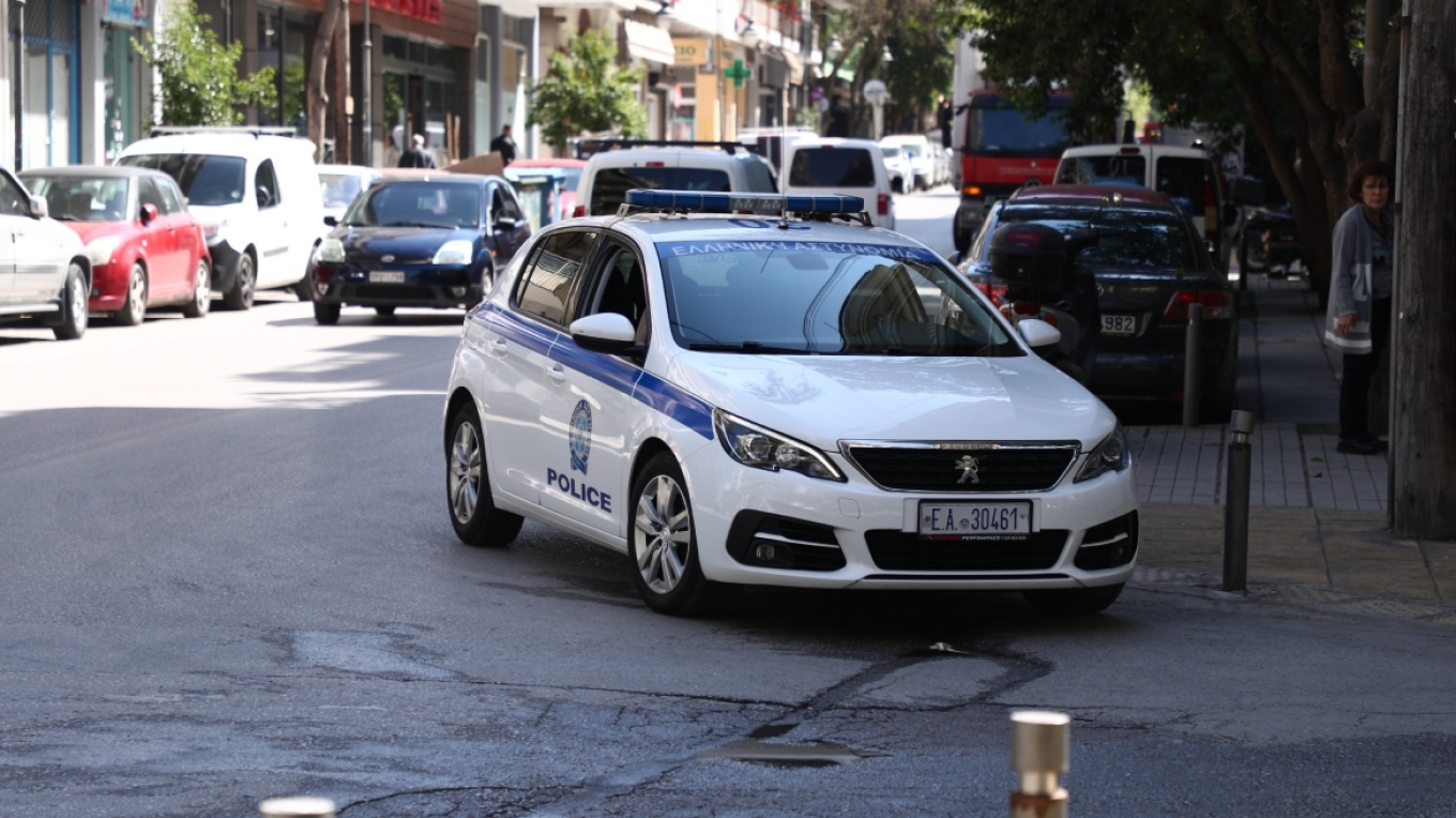 Θεσσαλονίκη: 34χρονη άνοιξε την πόρτα του αυτοκινήτου της εν κινήσει, γκρέμισε δικυκλιστή και τον εγκατέλειψε