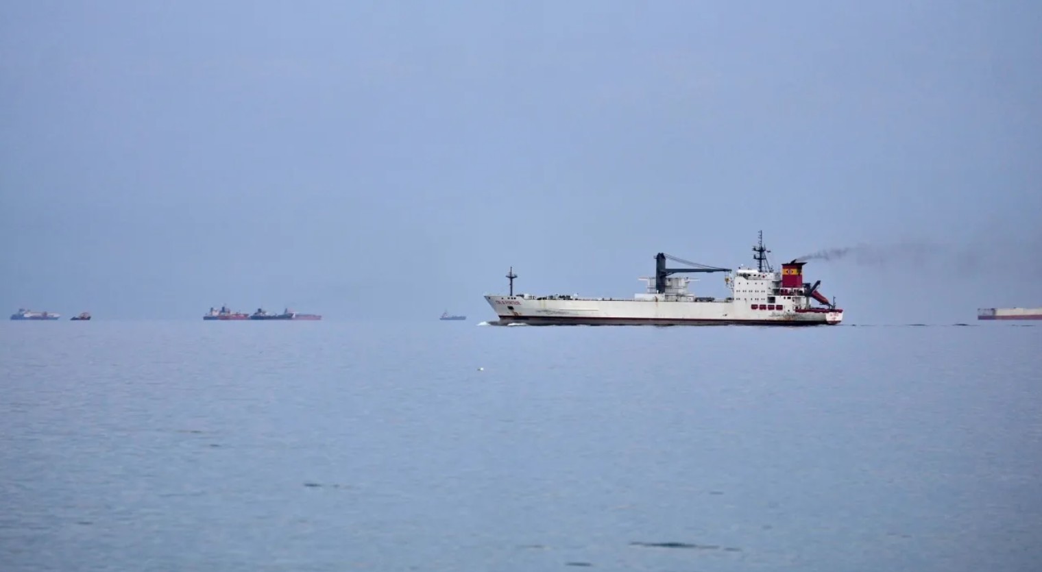 ΒΙΝΤΕΟ: Ισχυρή έκρηξη σε φορτηγό πλοίο στον Περσικό Κόλπο μετά από επίθεση