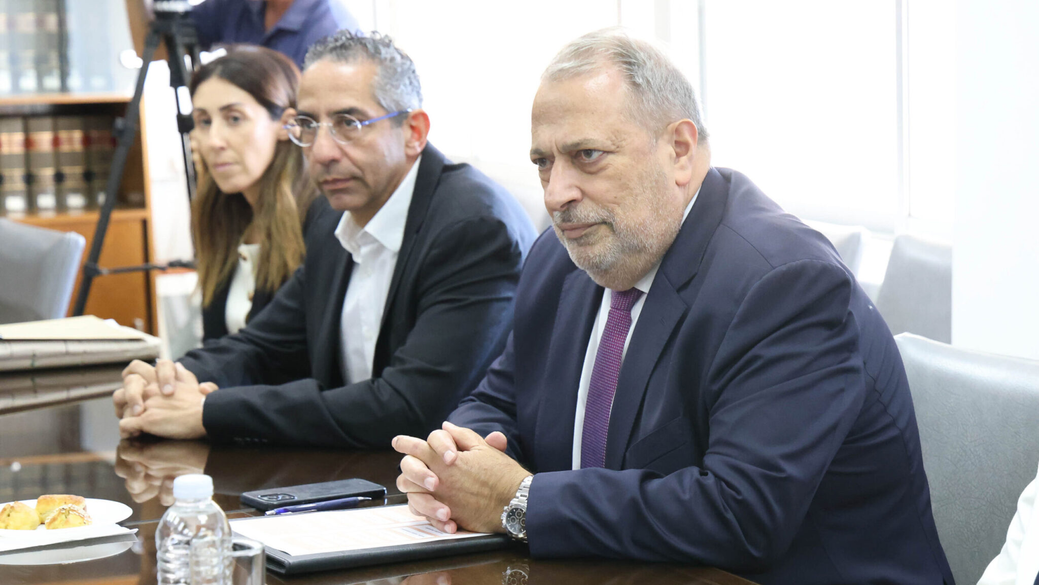 Άνευ νομικής ισχύος το ψήφισμα που κατέθεσε η Άμεση Δημοκρατία για να παραιτηθούν Σαββίδης-Αγγελίδης