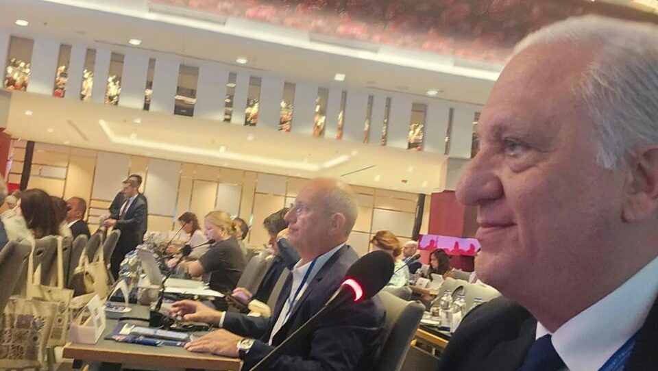 &Tau;&omicron;&rho;&nu;&alpha;&rho;ί&tau;&eta;&sigmaf; &sigma;&tau;&eta;&nu; &Kappa;&omega;&nu;&sigma;&tau;&alpha;&nu;&tau;&iota;&nu;&omicron;ύ&pi;&omicron;&lambda;&eta;: &Epsilon;&pi;&iota;&tau;&alpha;&kappa;&tau;&iota;&kappa;ή &alpha;&nu;ά&gamma;&kappa;&eta; &epsilon;&pi;&alpha;&nu;&alpha;&phi;&omicron;&rho;ά&sigmaf; &tau;&eta;&sigmaf; &Alpha;&gamma;ί&alpha;&sigmaf; &Sigma;&omicron;&phi;ί&alpha;&sigmaf; &sigma;&epsilon; &kappa;&alpha;&theta;&epsilon;&sigma;&tau;ώ&sigmaf; &mu;&omicron;&upsilon;&sigma;&epsilon;ί&omicron;&upsilon;