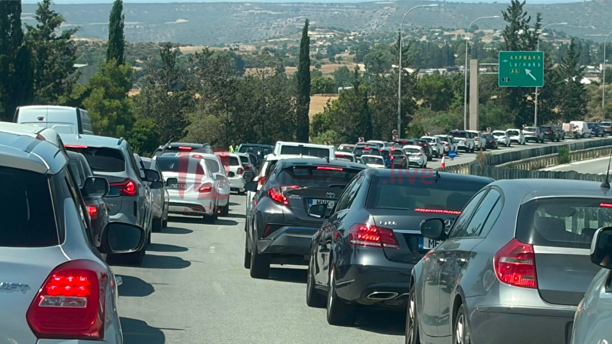 ΦΩΤΟ: Κυκλοφοριακό κομφούζιο στον αυτοκινητόδρομο λόγω του τροχαίου, ουρές χιλιομέτρων