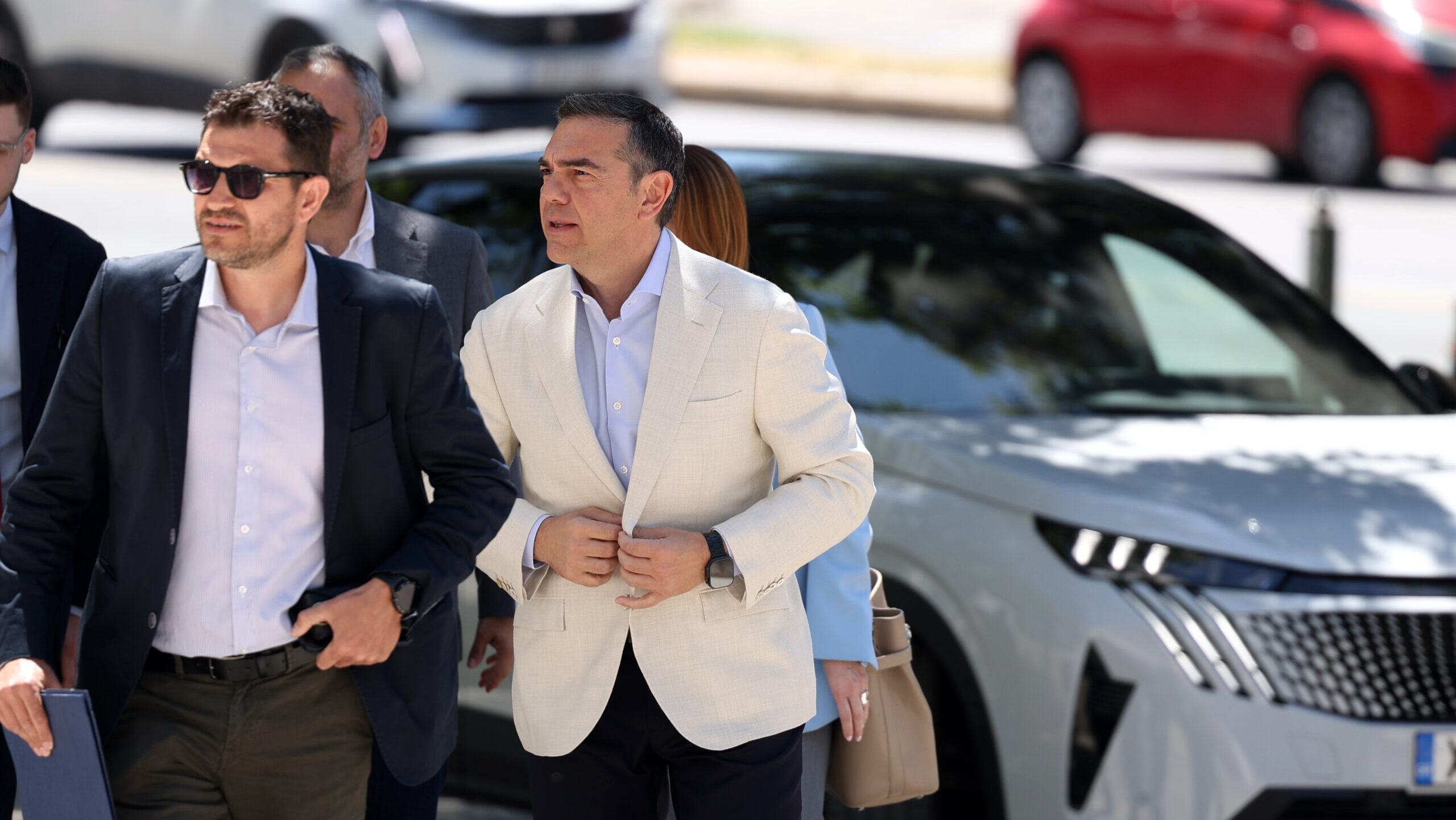 Έ&rho;&chi;&epsilon;&tau;&alpha;&iota; &Kappa;ύ&pi;&rho;&omicron; &omicron; &Alpha;&lambda;έ&xi;&eta;&sigmaf; &Tau;&sigma;ί&pi;&rho;&alpha;&sigmaf;: &Pi;&omicron;&iota;&omicron;&sigmaf; &omicron; &lambda;ό&gamma;&omicron;&sigmaf; &tau;&eta;&sigmaf; &kappa;&alpha;&theta;ό&delta;&omicron;&upsilon; &tau;&omicron;&upsilon; &pi;&rho;ώ&eta;&nu; &Pi;&rho;&omega;&theta;&upsilon;&pi;&omicron;&upsilon;&rho;&gamma;&omicron;ύ &tau;&eta;&sigmaf; &Epsilon;&lambda;&lambda;ά&delta;&alpha;&sigmaf;