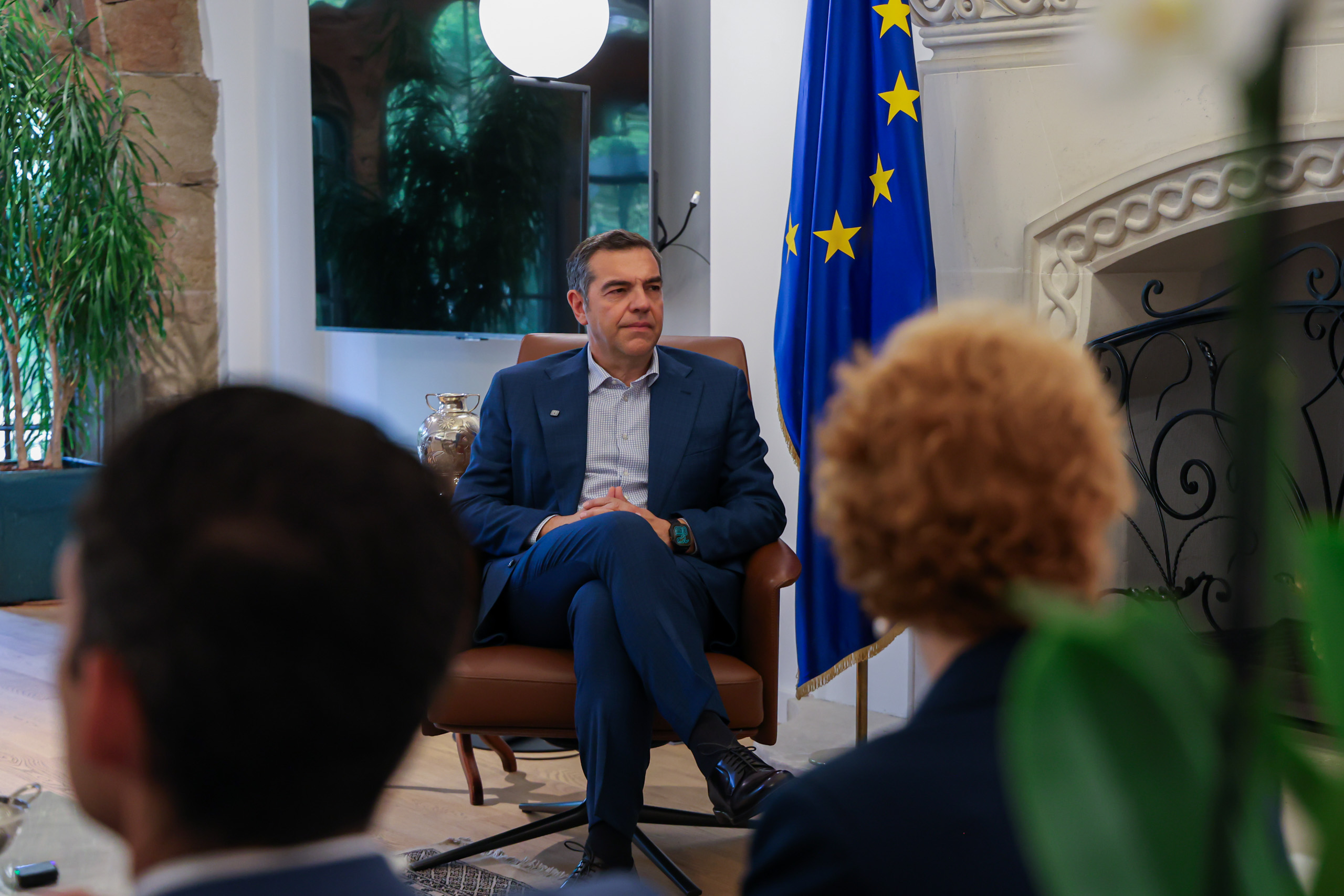 &laquo;&Eta; &pi;&alpha;&rho;&alpha;&pi;&omicron;&lambda;&iota;&tau;&iota;&kappa;ή &delta;&epsilon;&nu; &mu;&epsilon; &alpha;&phi;&omicron;&rho;ά&raquo;: &Eta; &alpha;&pi;ά&nu;&tau;&eta;&sigma;&eta; &Tau;&sigma;ί&pi;&rho;&alpha; &sigma;&tau;&alpha; ό&sigma;&alpha; έ&gamma;&rho;&alpha;&psi;&epsilon; &omicron; Ά&nu;&tau;&rho;&omicron;&sigmaf; &Kappa;&upsilon;&pi;&rho;&iota;&alpha;&nu;&omicron;ύ &gamma;&iota;&alpha; &tau;&omicron;&nu; &Alpha;&nu;&alpha;&sigma;&tau;&alpha;&sigma;&iota;ά&delta;&eta;