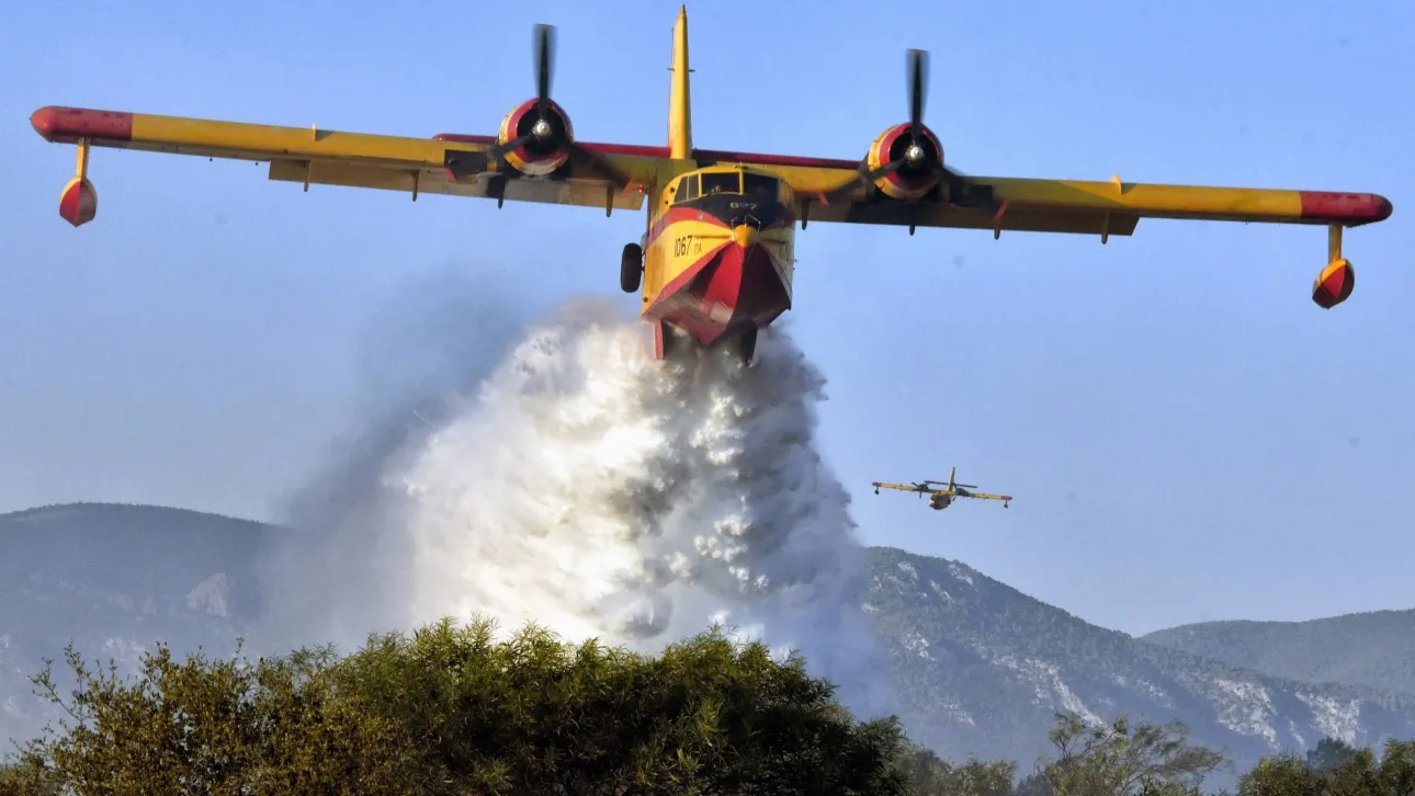 Η Ελλάδα στέλνει δύο Canadair για τη μάχη στο πύρινο μέτωπο της Ισπανίας, «κόλαση» και στη Γαλλία