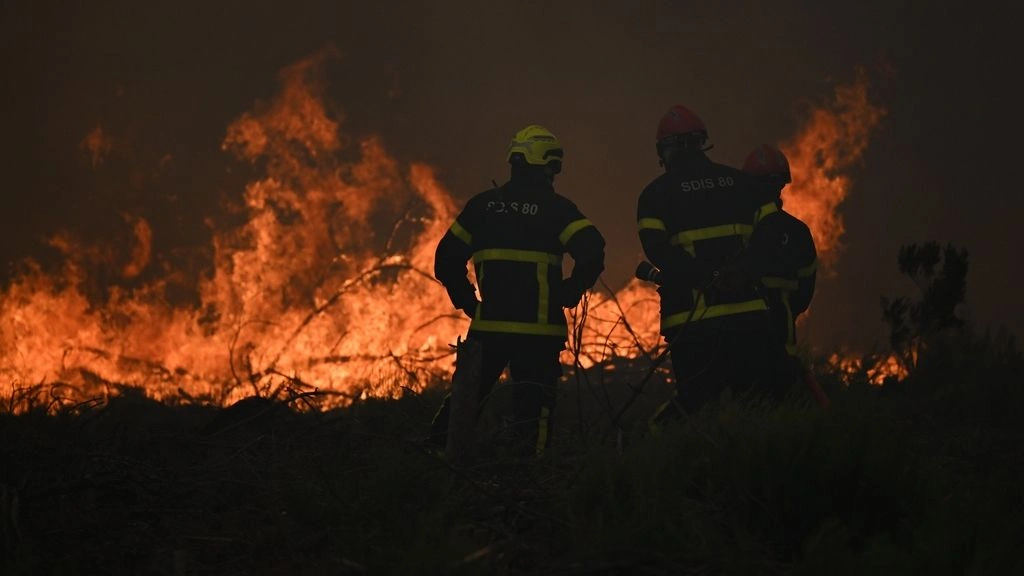 Μαζικές εκκενώσεις κοντά στο Μπορντό, τρία μέτωπα φωτιάς απειλούν τη Μαδρίτη