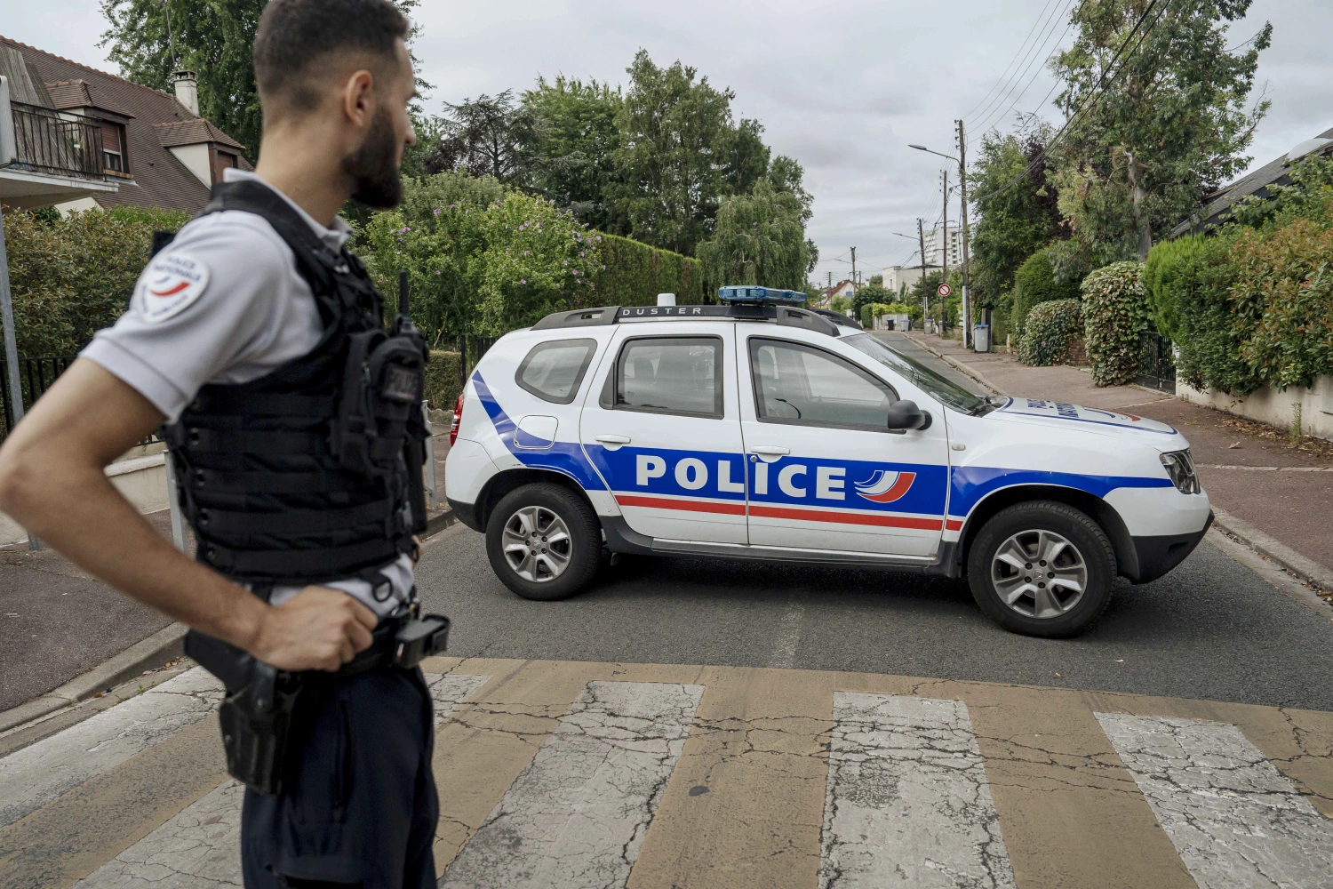 Συναγερμός στο Παρίσι για ύποπτο αυτοκίνητο κοντά σε εβραϊκή συναγωγή, εκκενώθηκε προάστιο