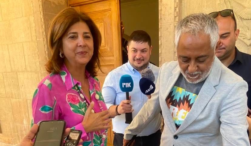 &Omicron; &Alpha;&nu;&tau;ό&nu;&iota;&omicron; &Gamma;&kappa;&omicron;&upsilon;&tau;έ&rho;&epsilon;&sigmaf; έ&rho;&chi;&epsilon;&tau;&alpha;&iota; &gamma;&iota;&alpha; &nu;&alpha; &epsilon;&nu;&theta;&alpha;&rho;&rho;ύ&nu;&epsilon;&iota; &tau;&iota;&sigmaf; &pi;&lambda;&epsilon;&upsilon;&rho;έ&sigmaf; &nu;&alpha; &kappa;&omicron;&iota;&tau;ά&xi;&omicron;&upsilon;&nu; &mu;&pi;&rho;&omicron;&sigma;&tau;ά, &delta;ή&lambda;&omega;&sigma;&epsilon;