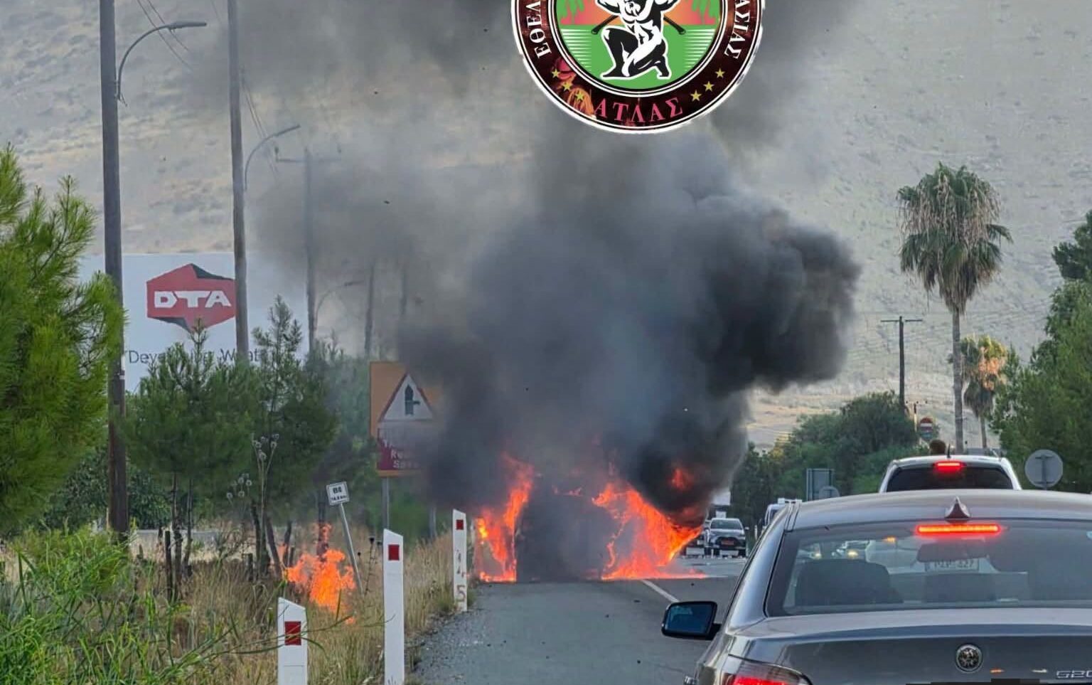 ΦΩΤΟ: Όχημα τυλίχθηκε στις φλόγες στην περιοχή Άλασσας
