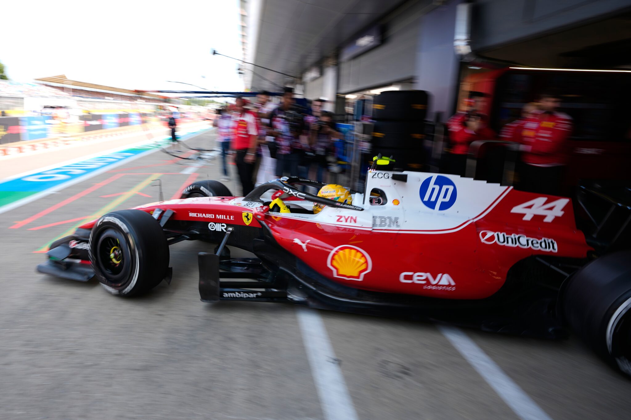 Ferrari και Mercedes κυριάρχησαν στο FP1 της Βρετανίας – Ταχύτερος όλων ο Χάμιλτον