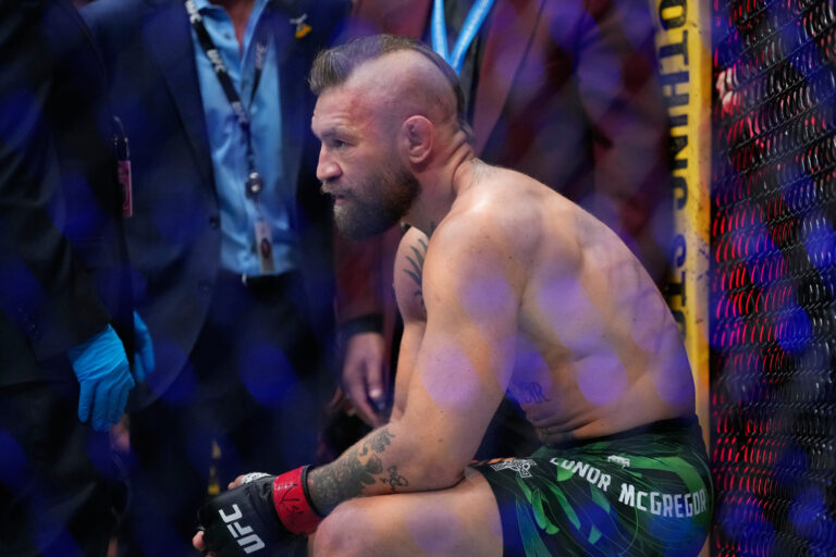 Φιάσκο η επιστροφή του ΜακΓκρέγκορ στο UFC: Εγκατέλειψε τραυματίας μετά από 69 δευτερόλεπτα