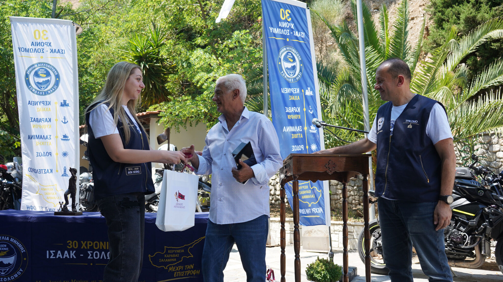 ΦΩΤΟ: Πλατεία Ισαάκ-Σολωμού στην Άνω Κερύνεια Αχαΐας