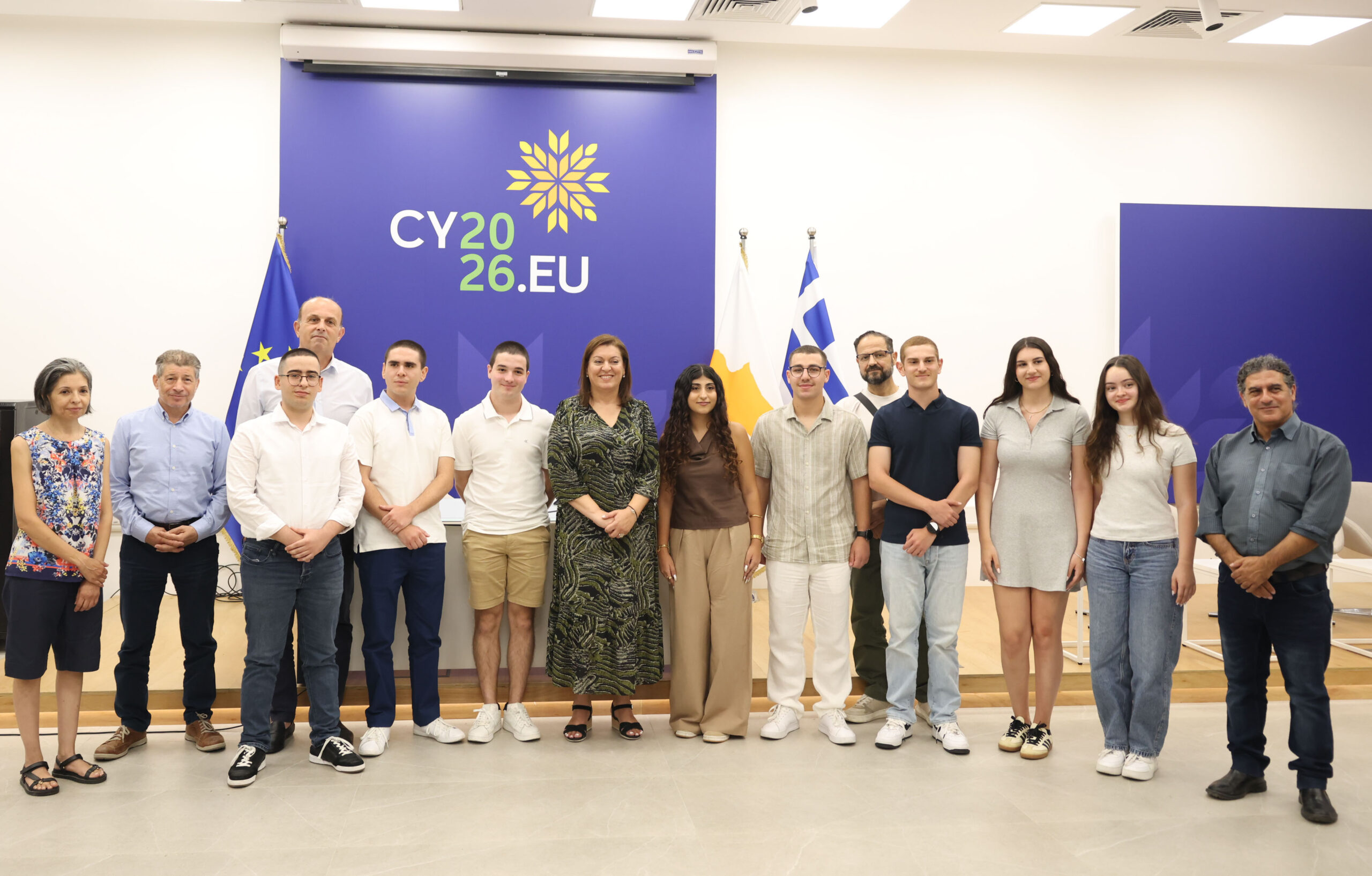 «Είστε το μέλλον αυτού του τόπου»: Συνεχάρη τους πρωτεύσαντες των Παγκυπρίων η Μιχαηλίδου