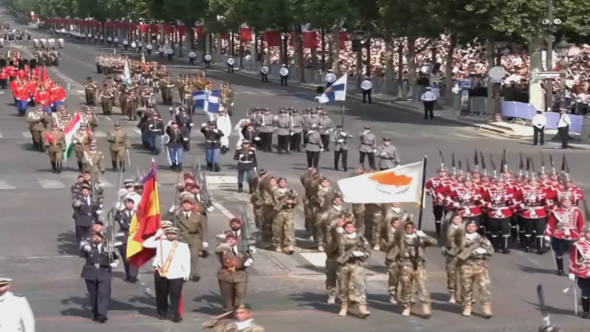 Οι επίλεκτοι της Εθνικής Φρουράς στα Ηλύσια Πεδία